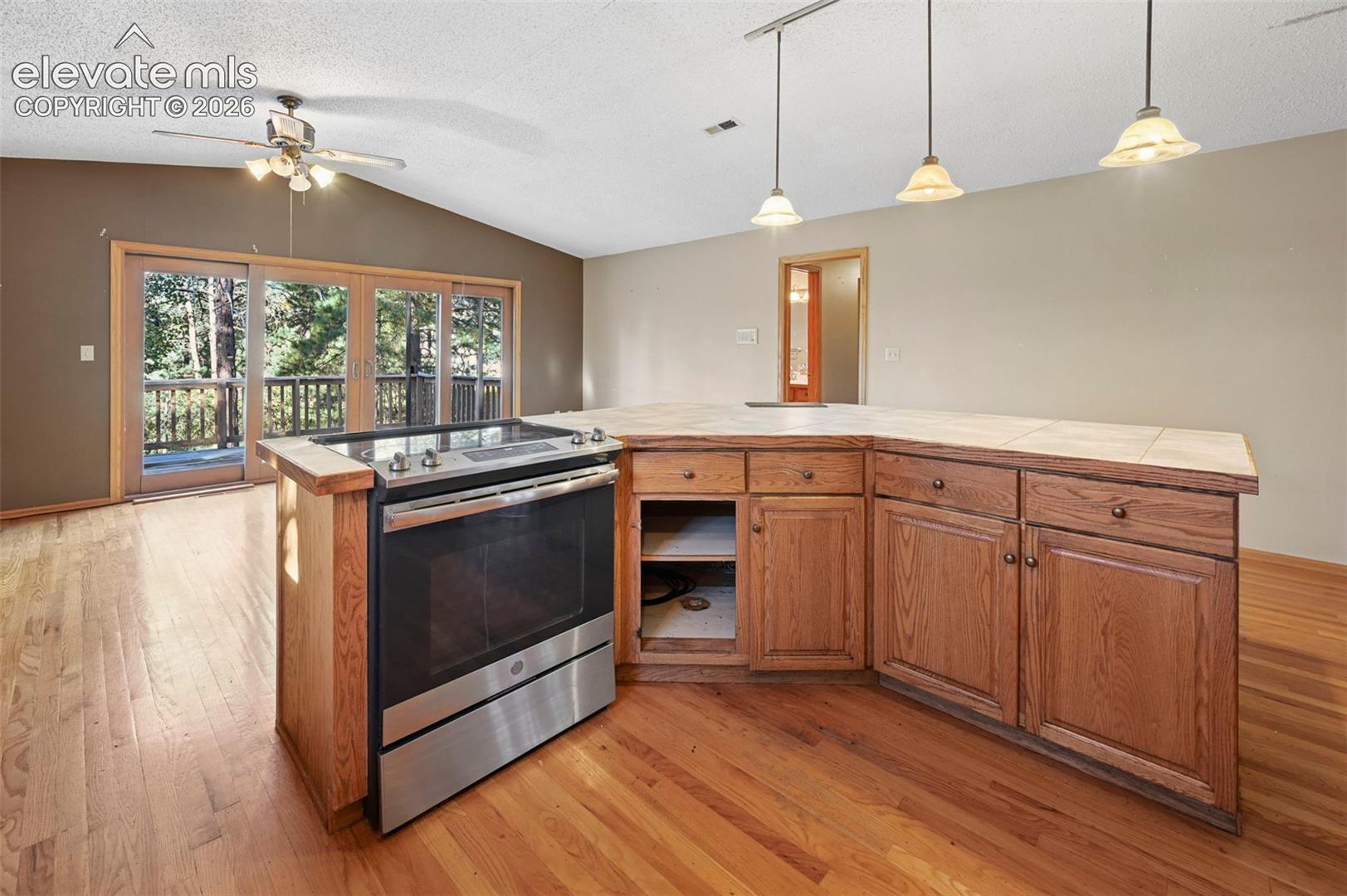 Listing photo 11 for 19280 doewood Drive