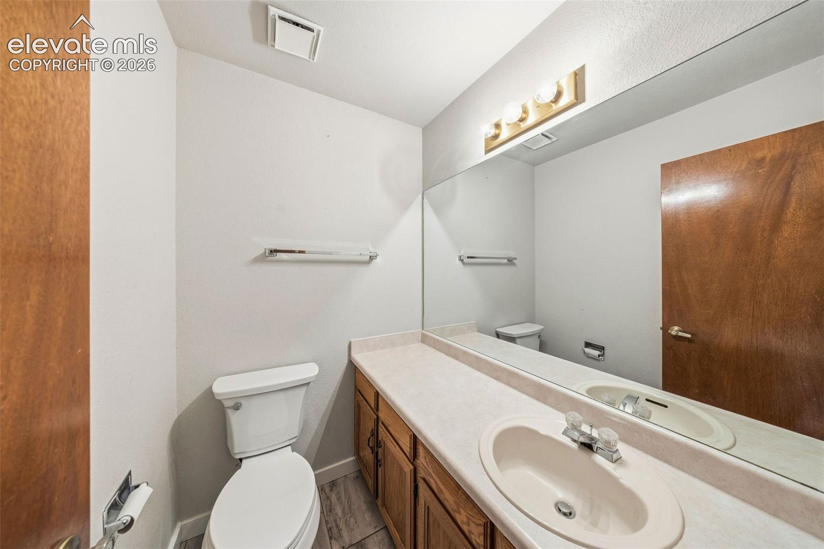 Listing photo 24 for 6120 Moorfield Avenue