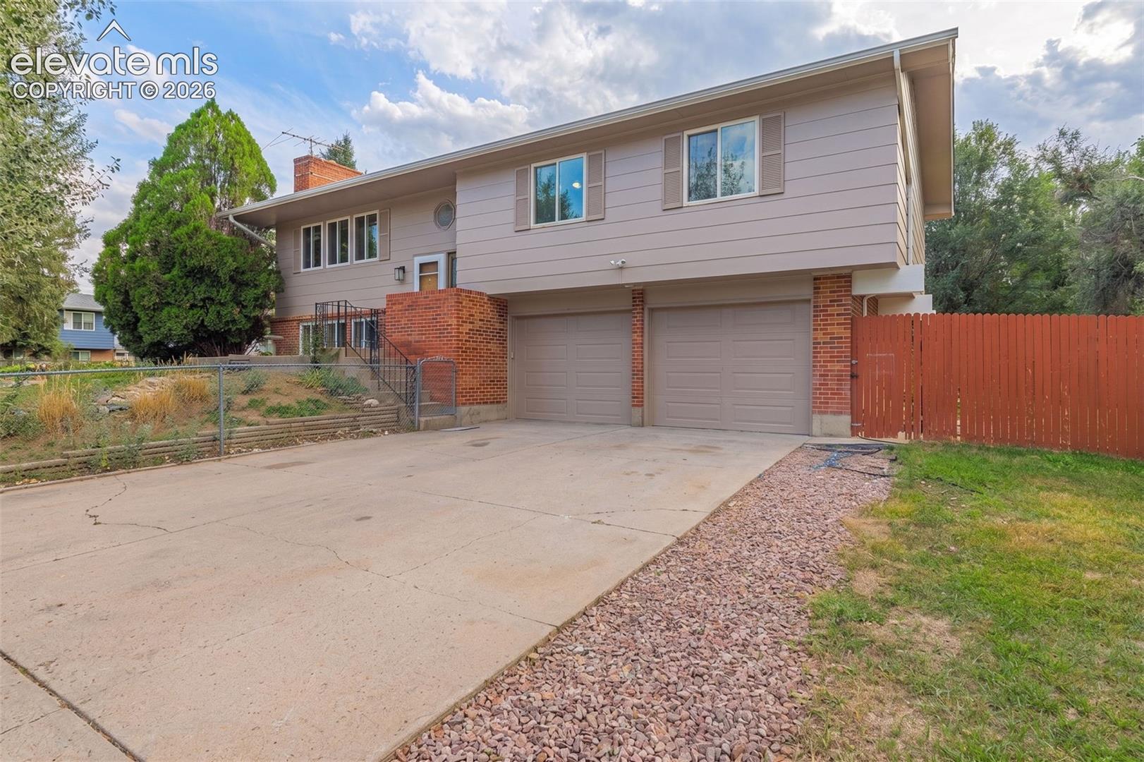 Listing photo 5 for 216 De La Vista Street