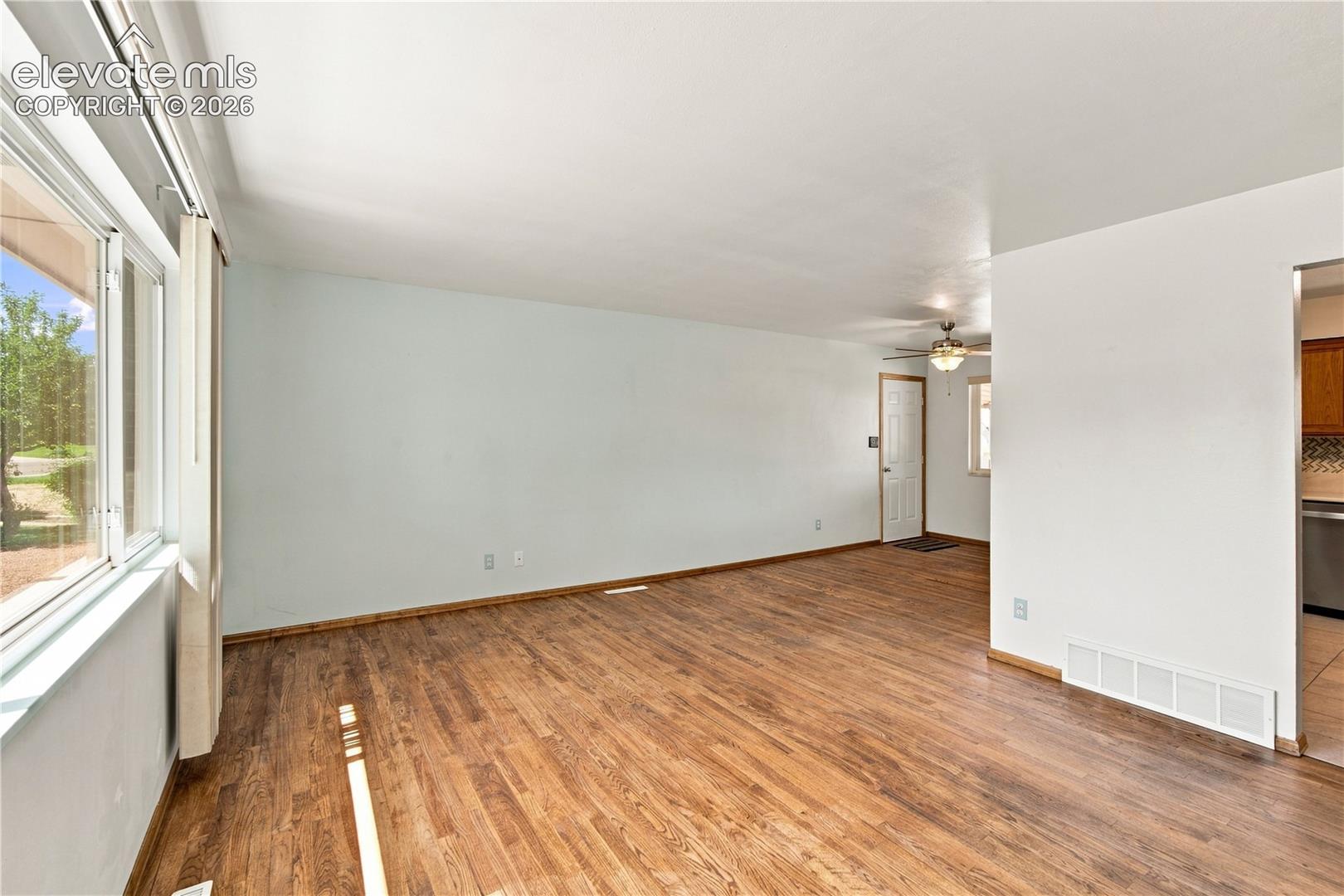 Listing photo 3 for 540 Starlite Drive
