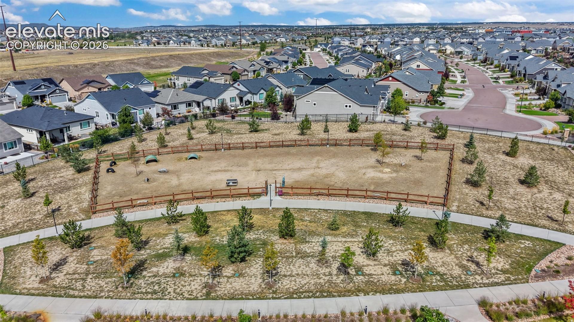 Listing photo 37 for 6055 Bennach Grove