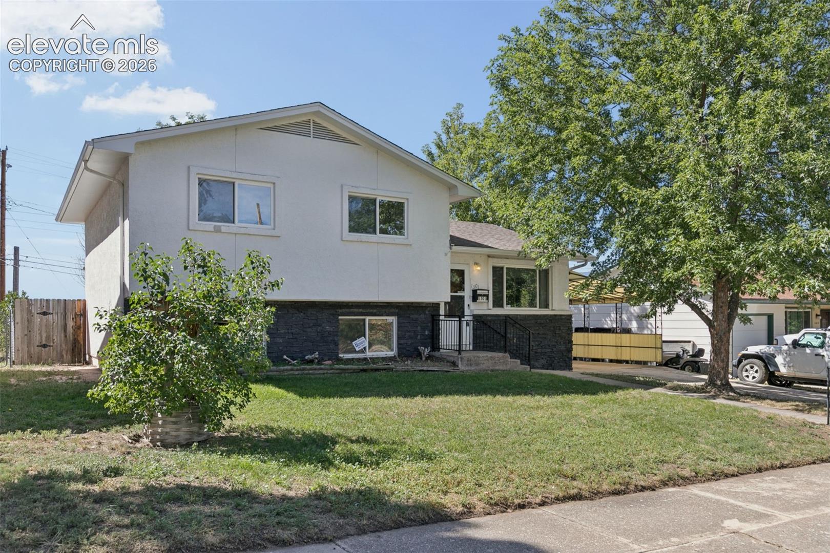 Listing photo 2 for 1501 Newcastle Street