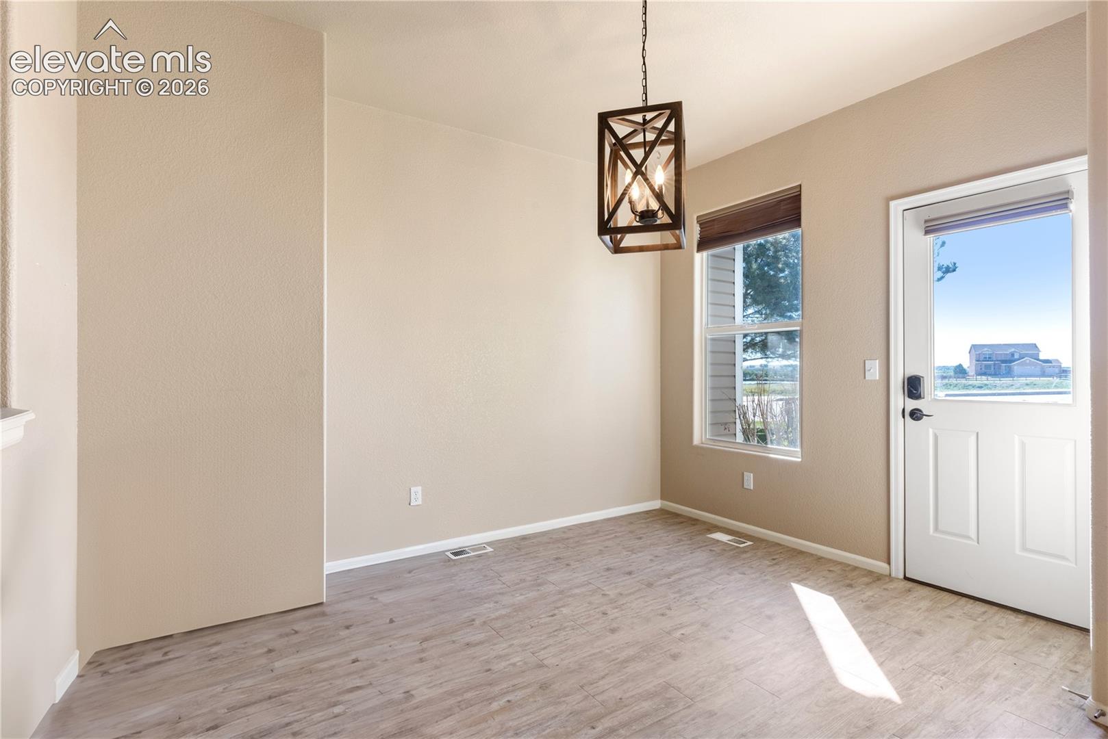 Listing photo 7 for 7698 Sandy Springs Point