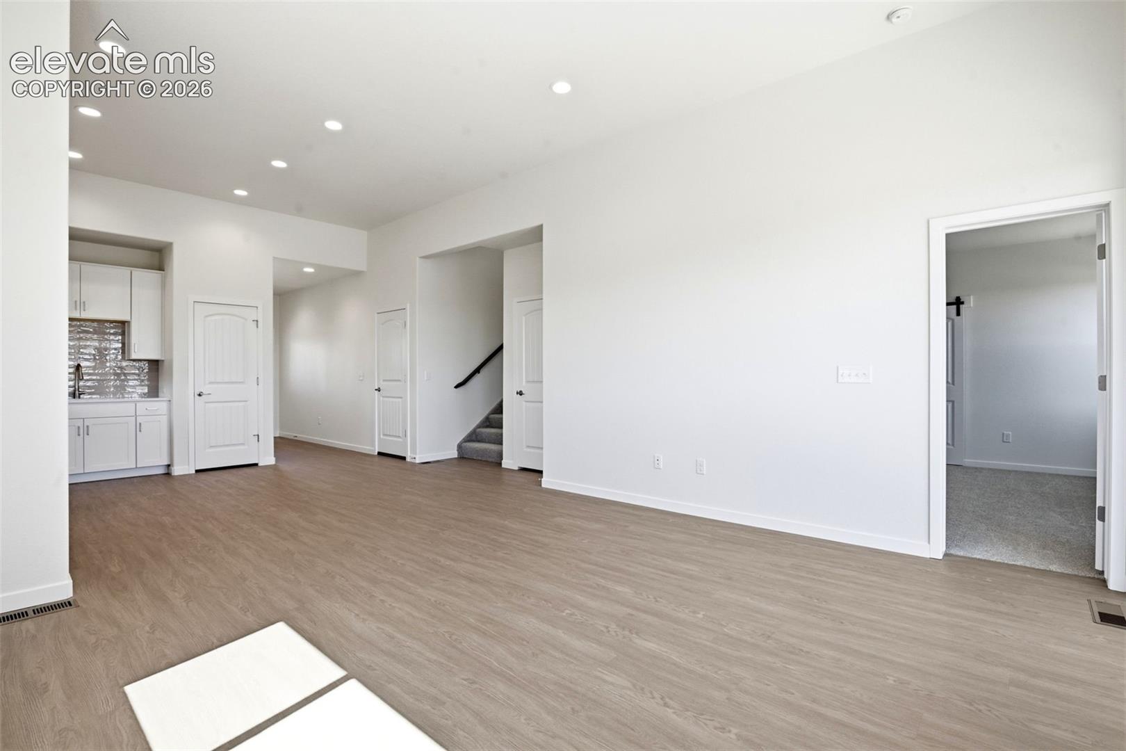 Listing photo 22 for 8039 School House Drive