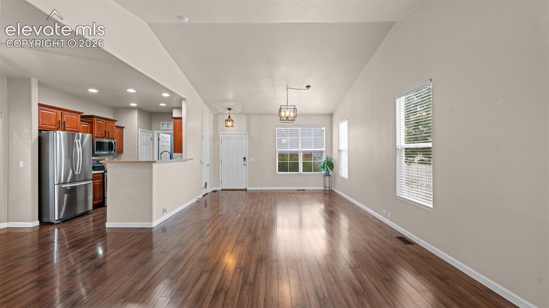 Listing photo 2 for 7514 Jaoul Point