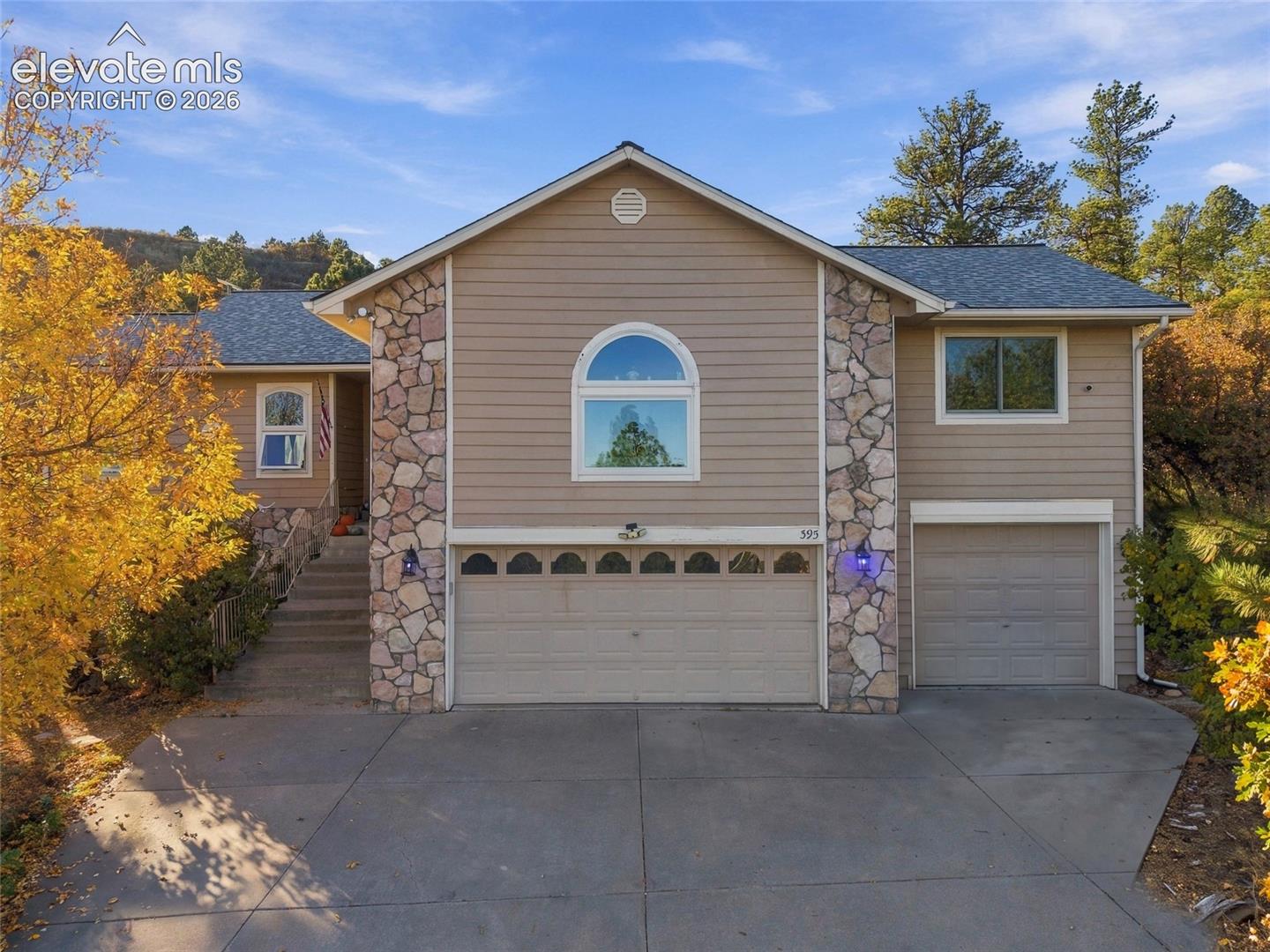 Listing photo 8 for 395 Dawson Court
