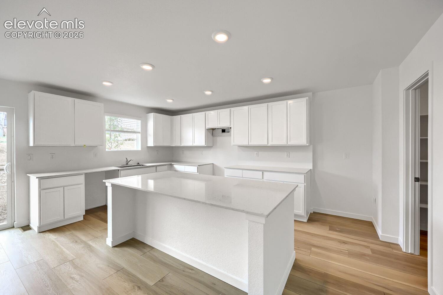 Listing photo 5 for 2712 Lower Crags Point