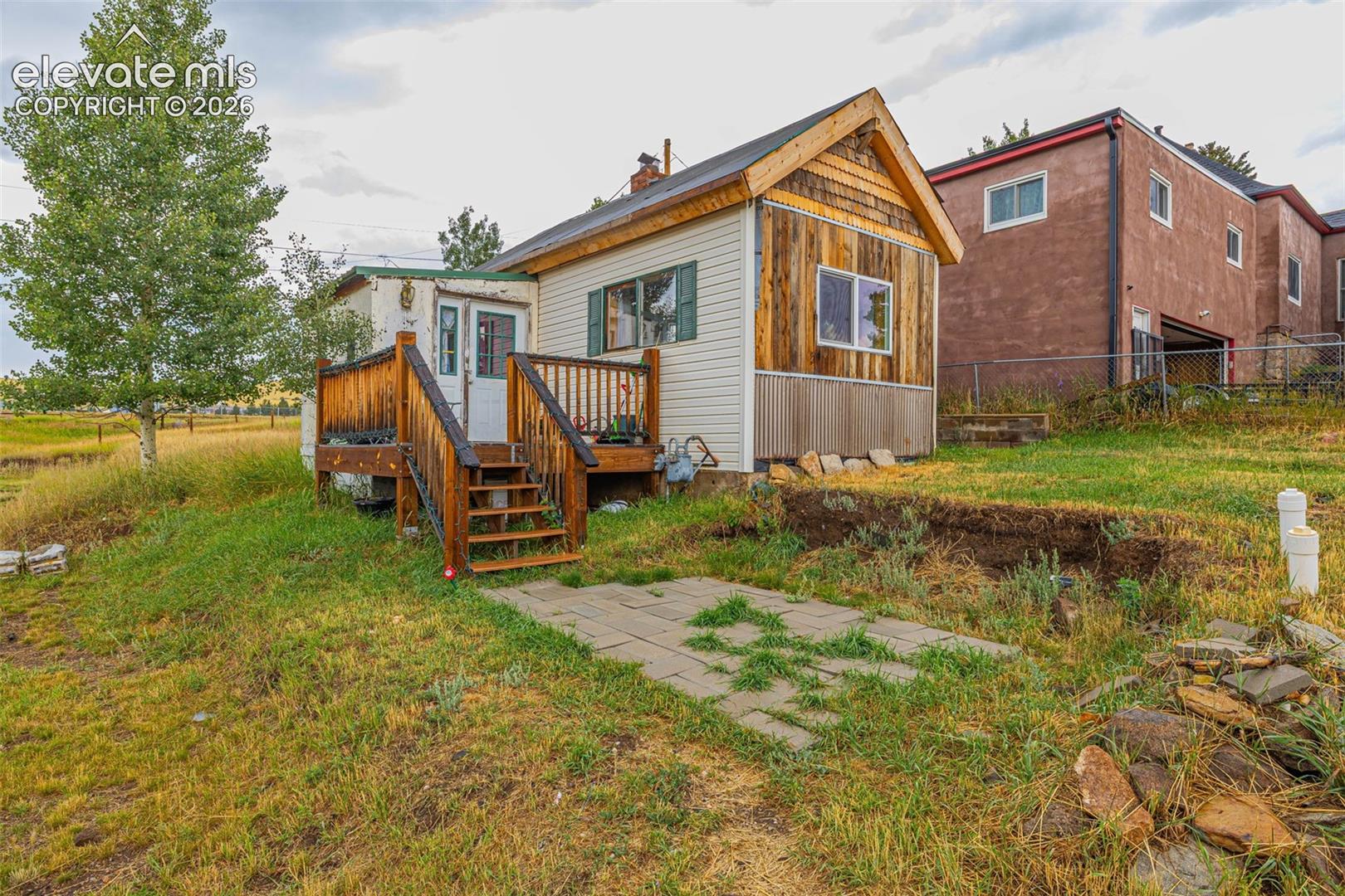 Listing photo 23 for 207 W Eaton Avenue