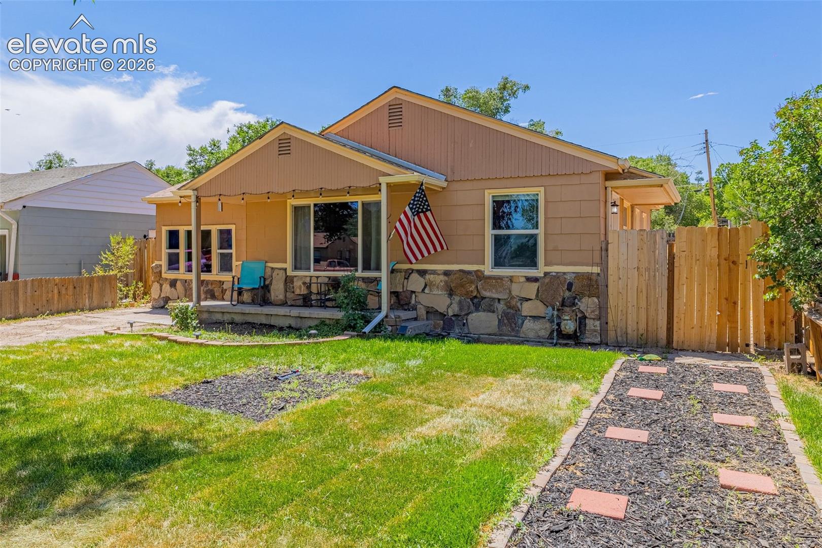 Listing photo 2 for 3023 2nd Avenue