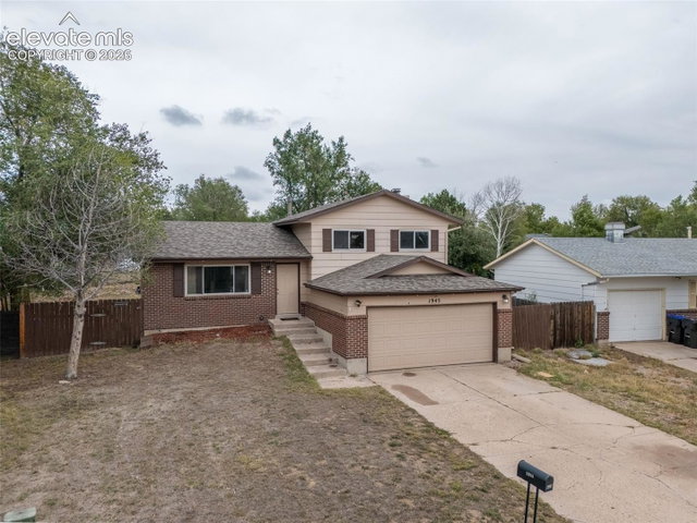 1945 Mineola Street — listing photo