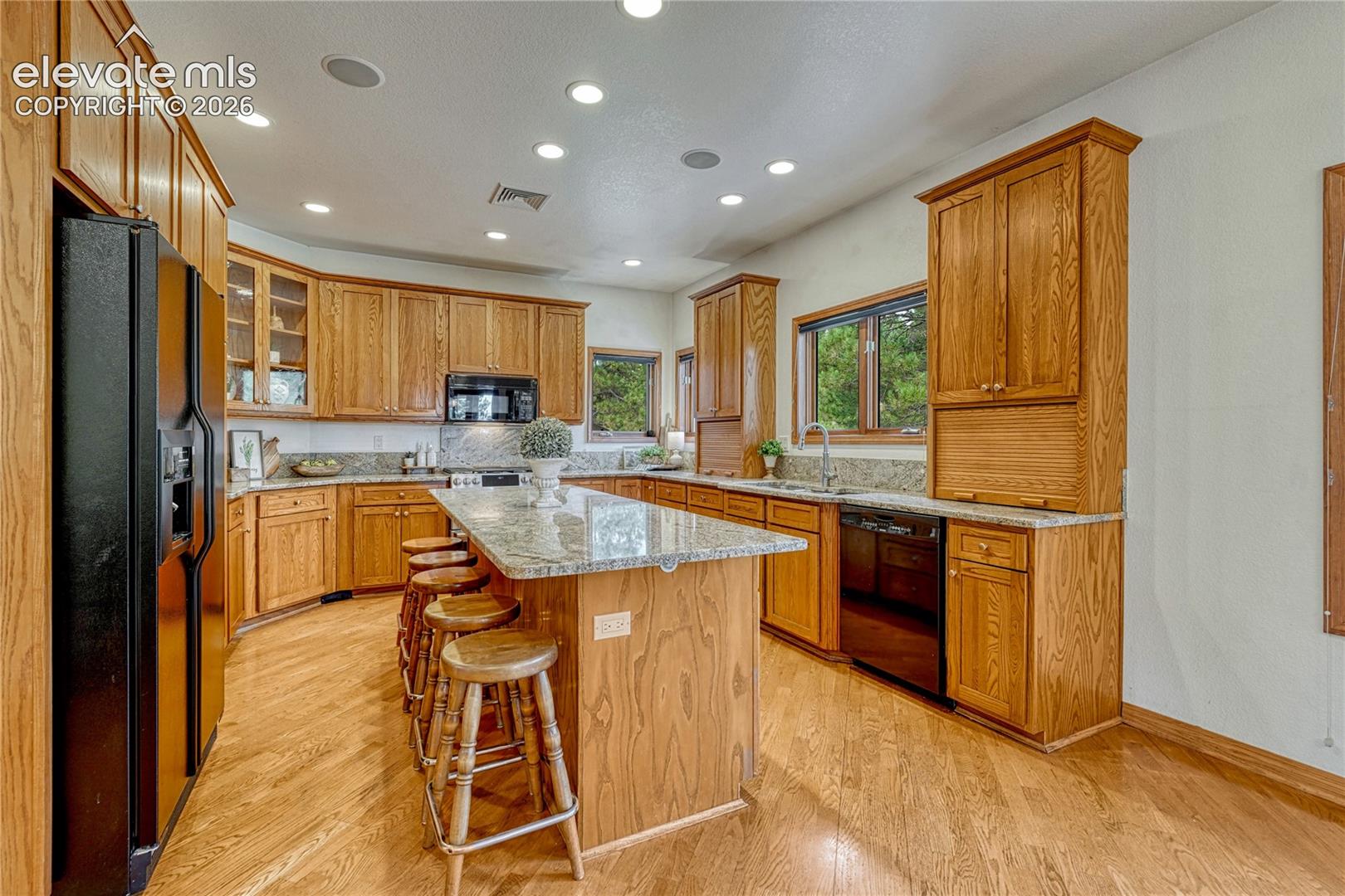 Listing photo 4 for 19435 Sherwood Trail