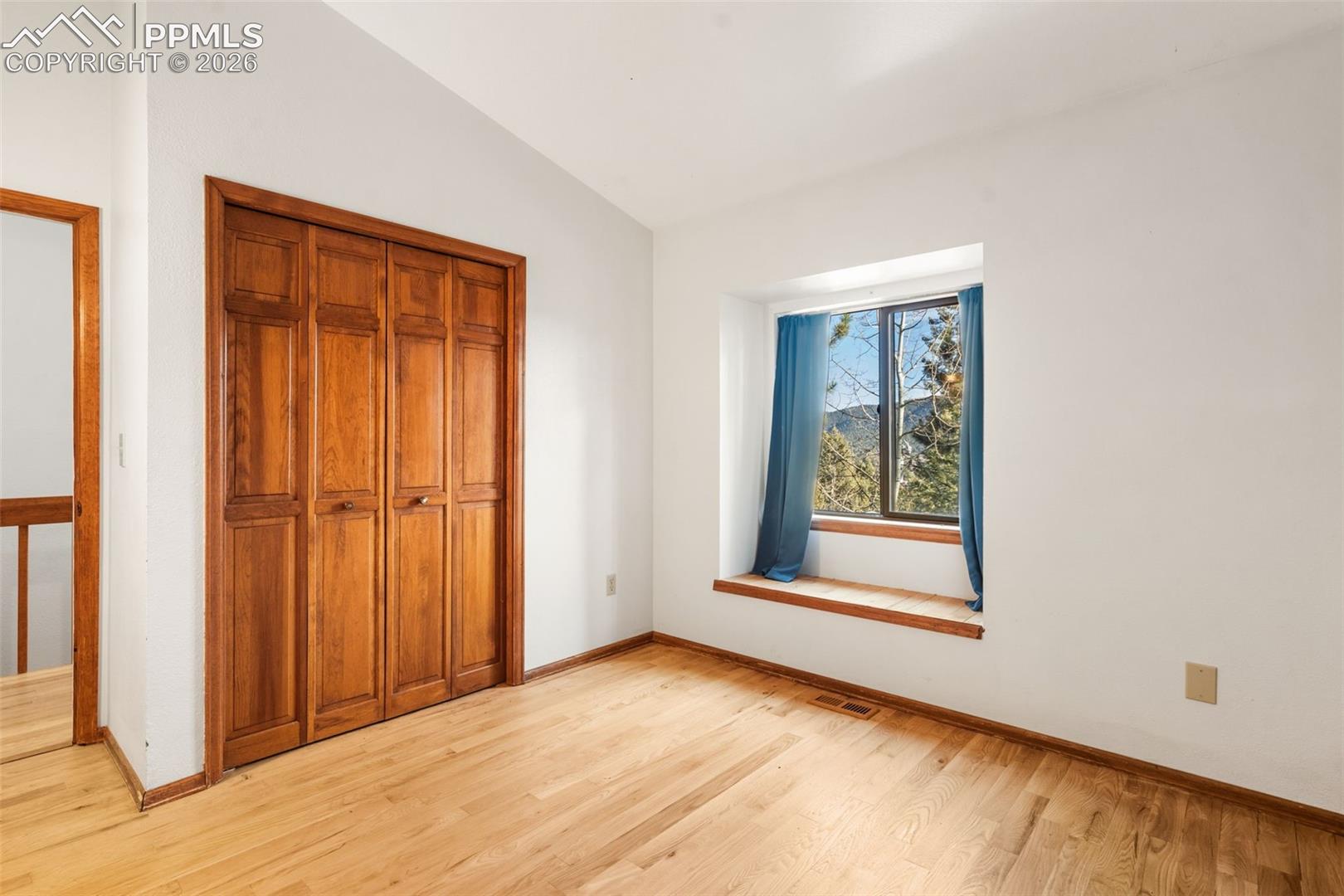 Listing photo 18 for 464 Evergreen Court