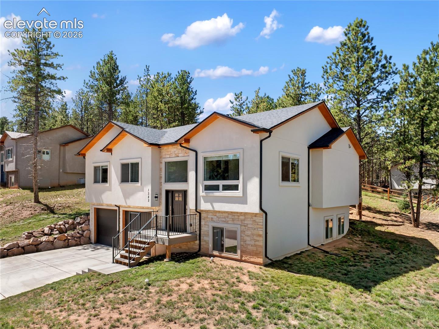 Listing photo 3 for 1382 Ridgestone Drive