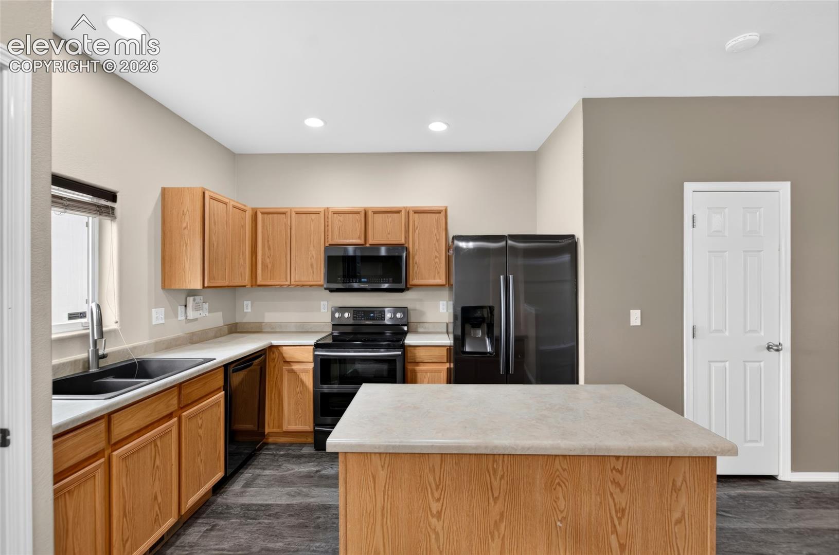 Listing photo 7 for 10576 Wells Point