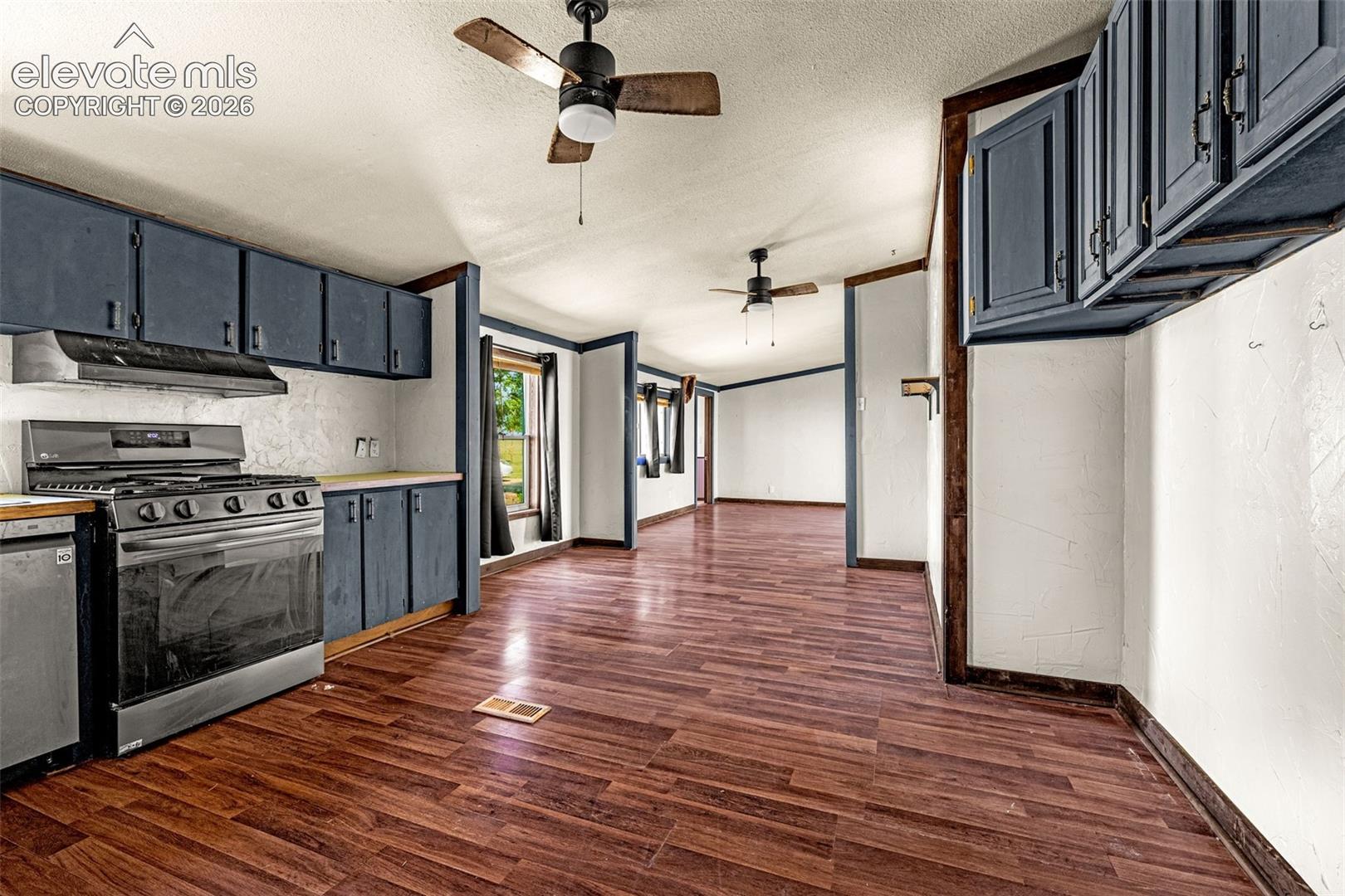 Listing photo 6 for 4465 S Johnson Road