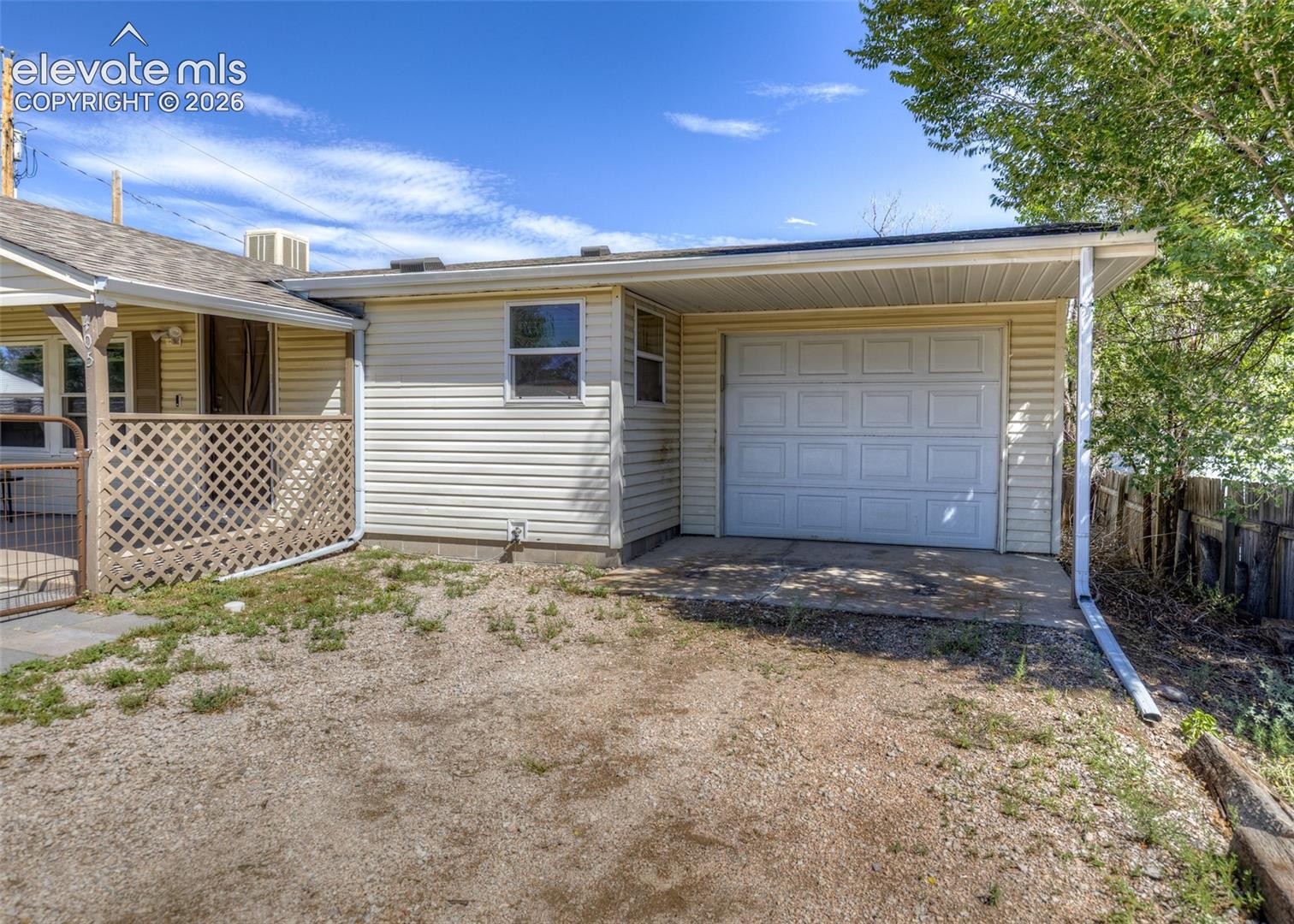 Listing photo 4 for 405 3rd Street