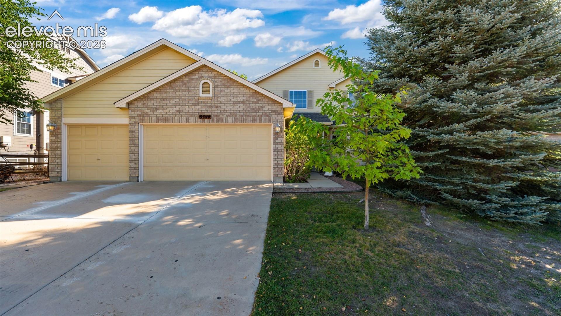 Listing photo 2 for 6544 Cabana Circle