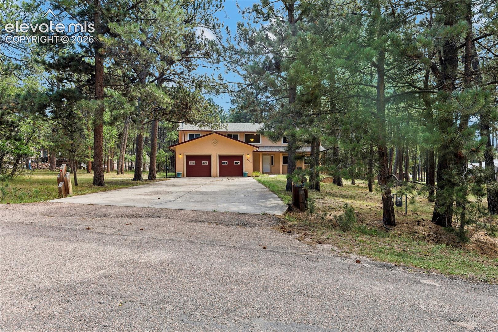 Listing photo 2 for 19295 Rim Of The World Drive