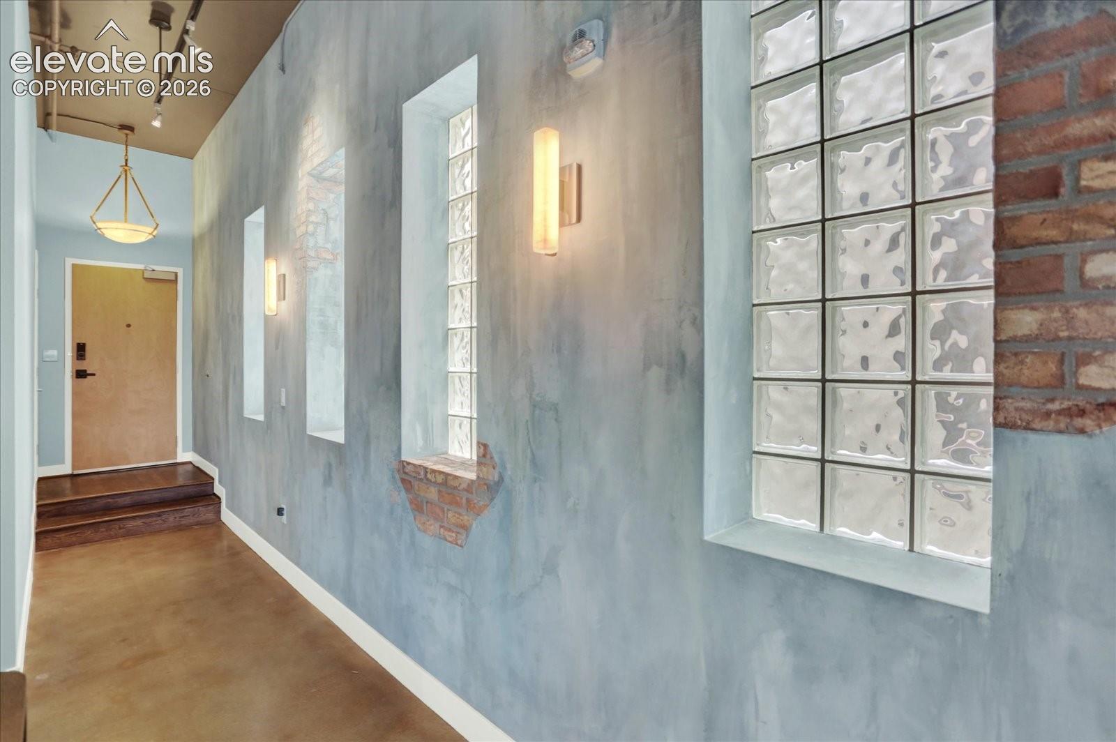 Listing photo 4 for 101 N Tejon Street 460