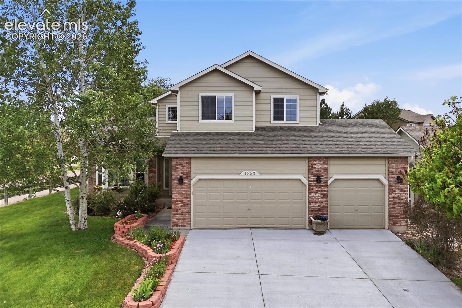 1353 Lookout Springs Drive, photo 2