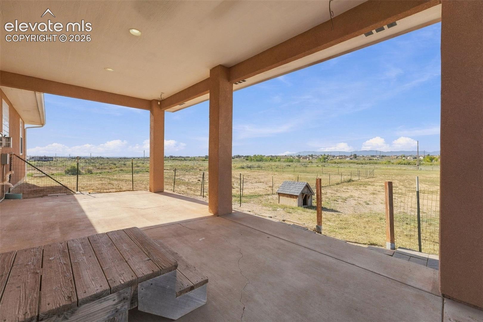 Listing photo 34 for 1385 N Challenger Drive