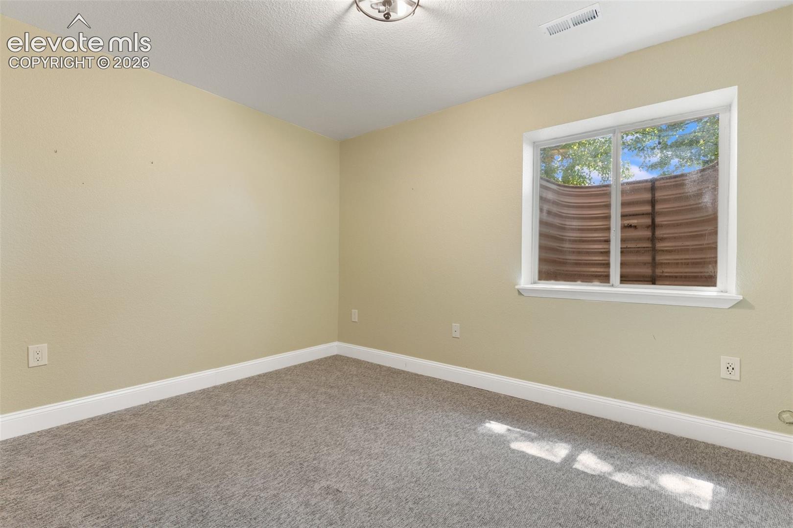Listing photo 28 for 4046 Deer Valley Drive