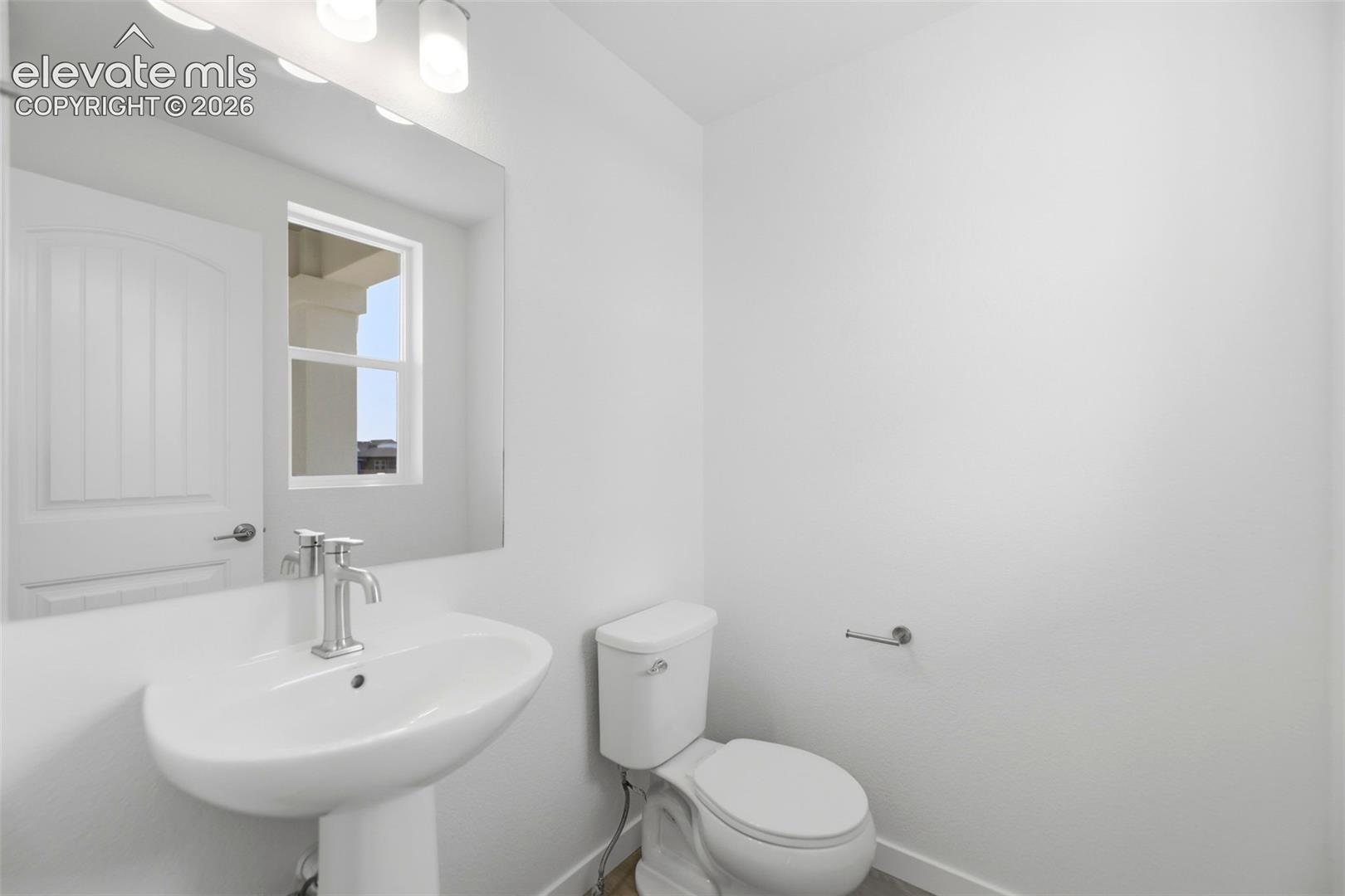 Listing photo 6 for 7968 School House Drive