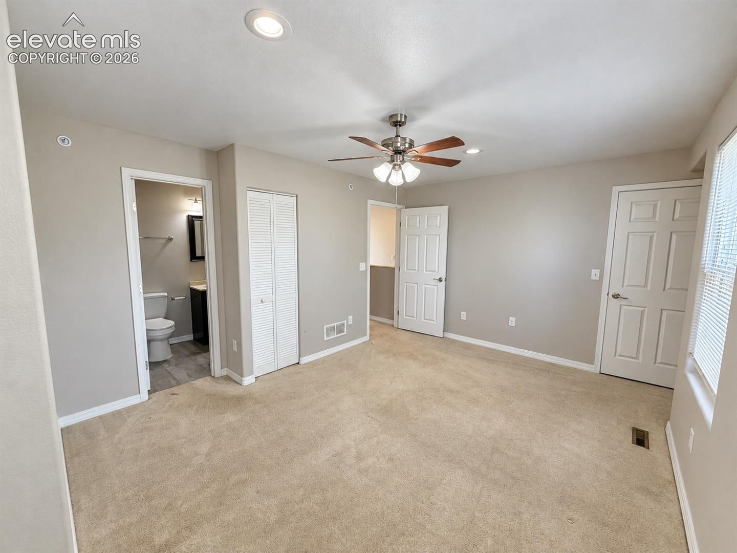 Listing photo 19 for 320 E Ohio Avenue