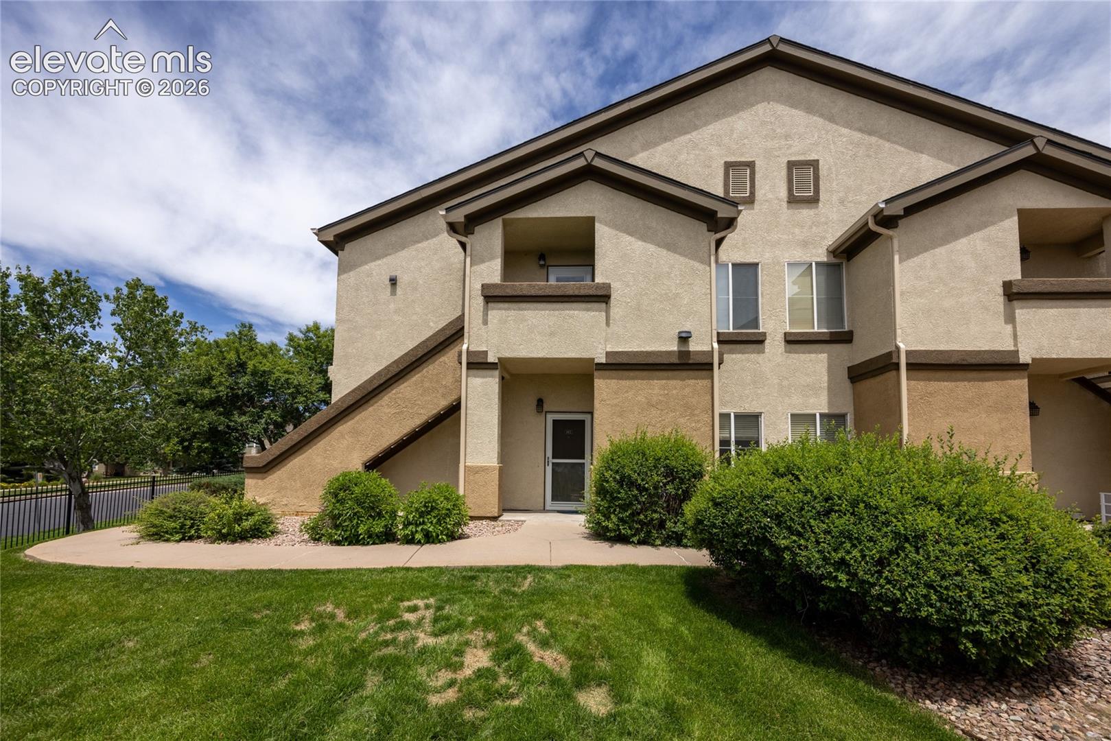 3864 Riviera Grove