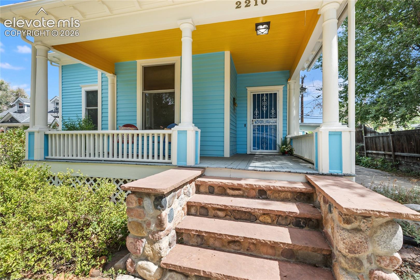 Listing photo 4 for 2210 W Kiowa Street