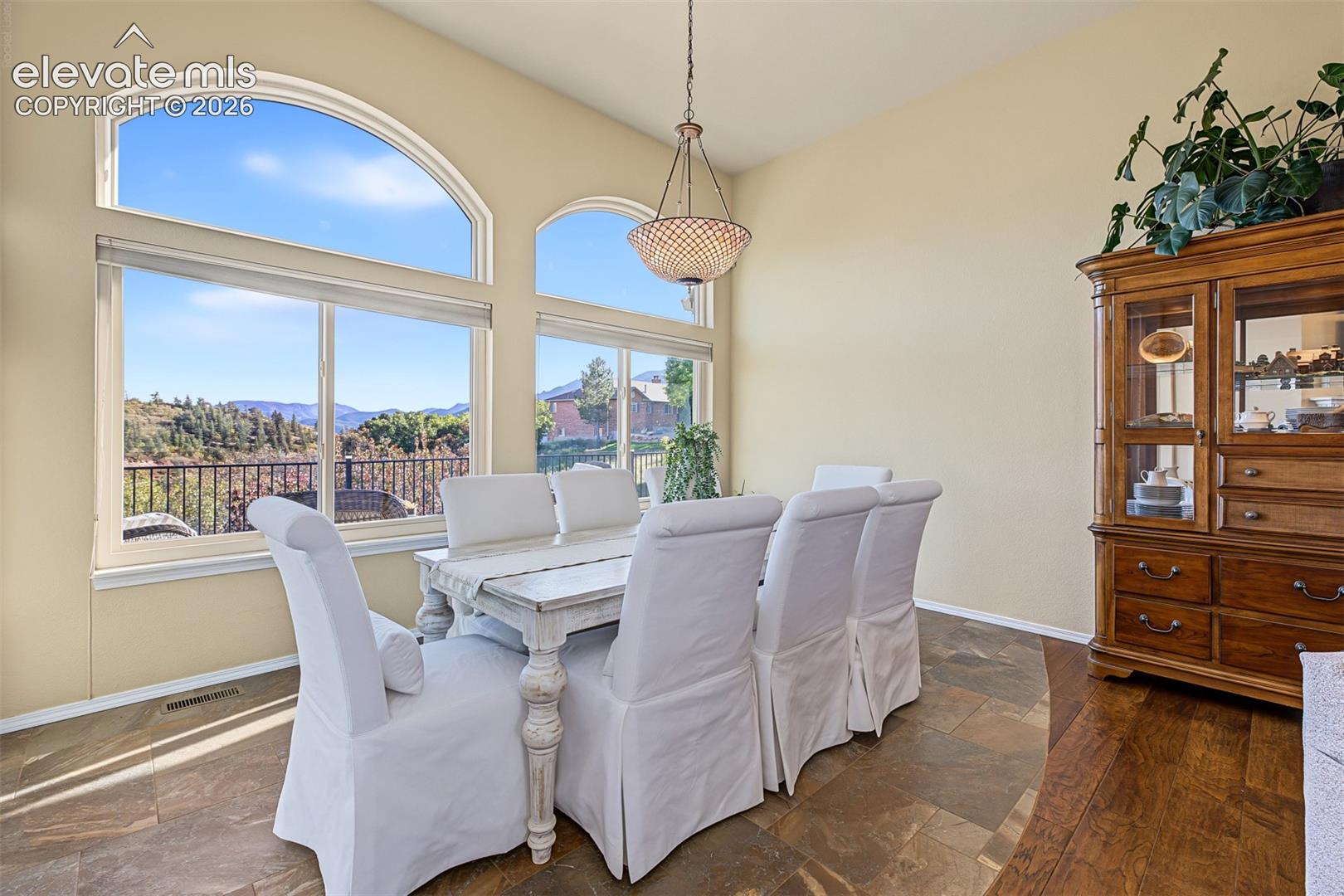 Listing photo 8 for 3530 Twisted Oak Circle