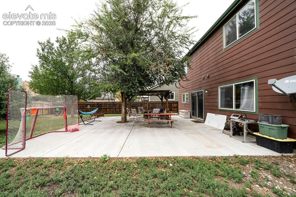 Listing photo 38 for 818 Hayloft Lane