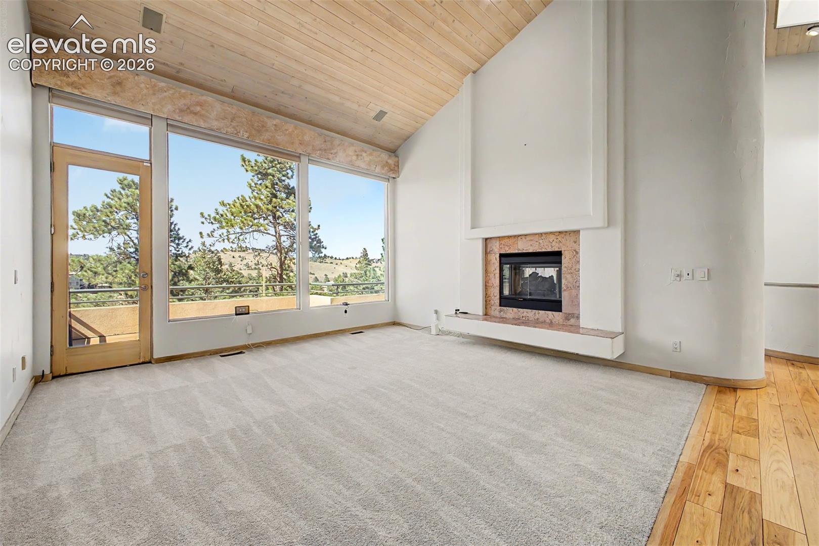 Listing photo 6 for 935 Castle Ridge Road