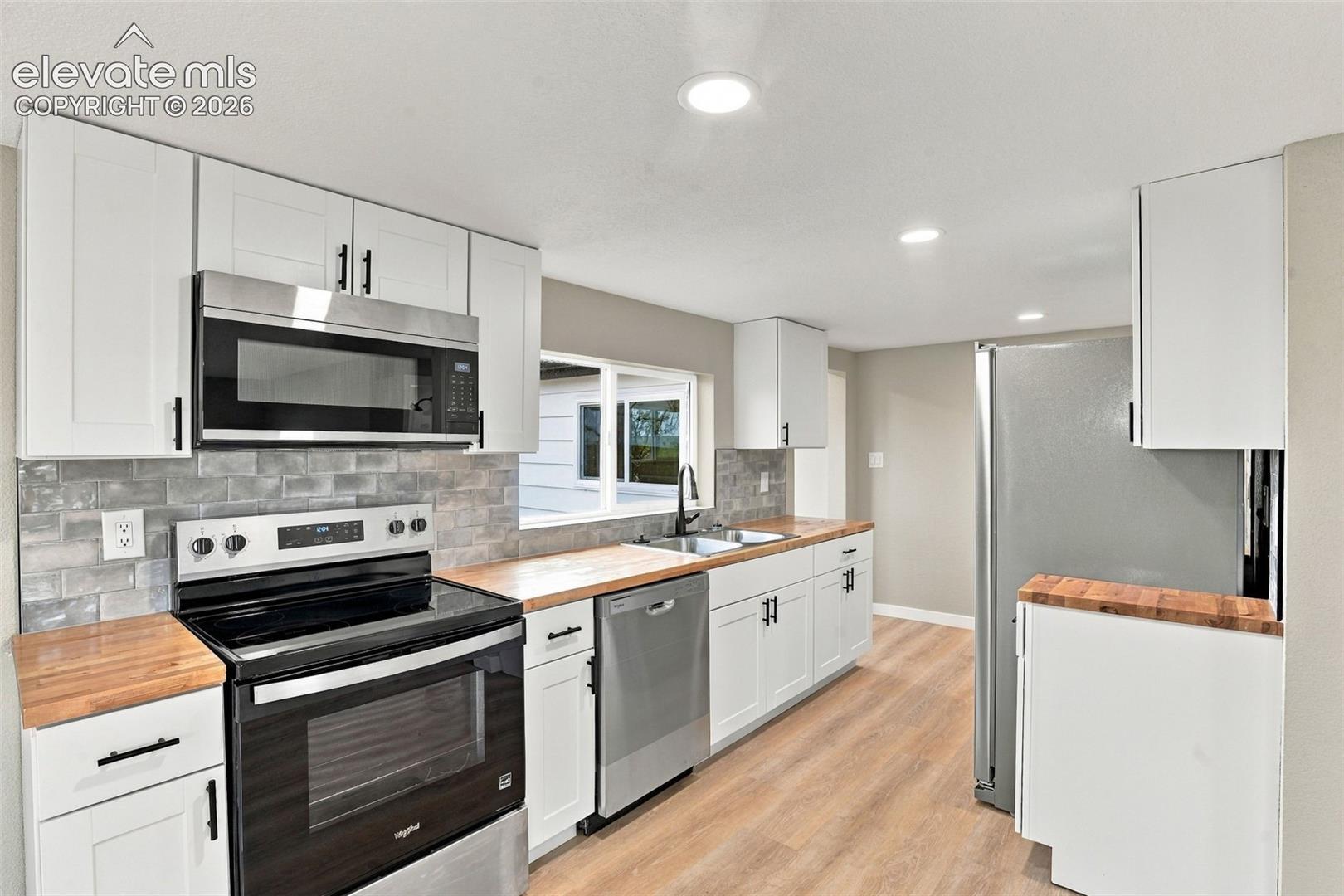 Listing photo 13 for 10672 Boone Road