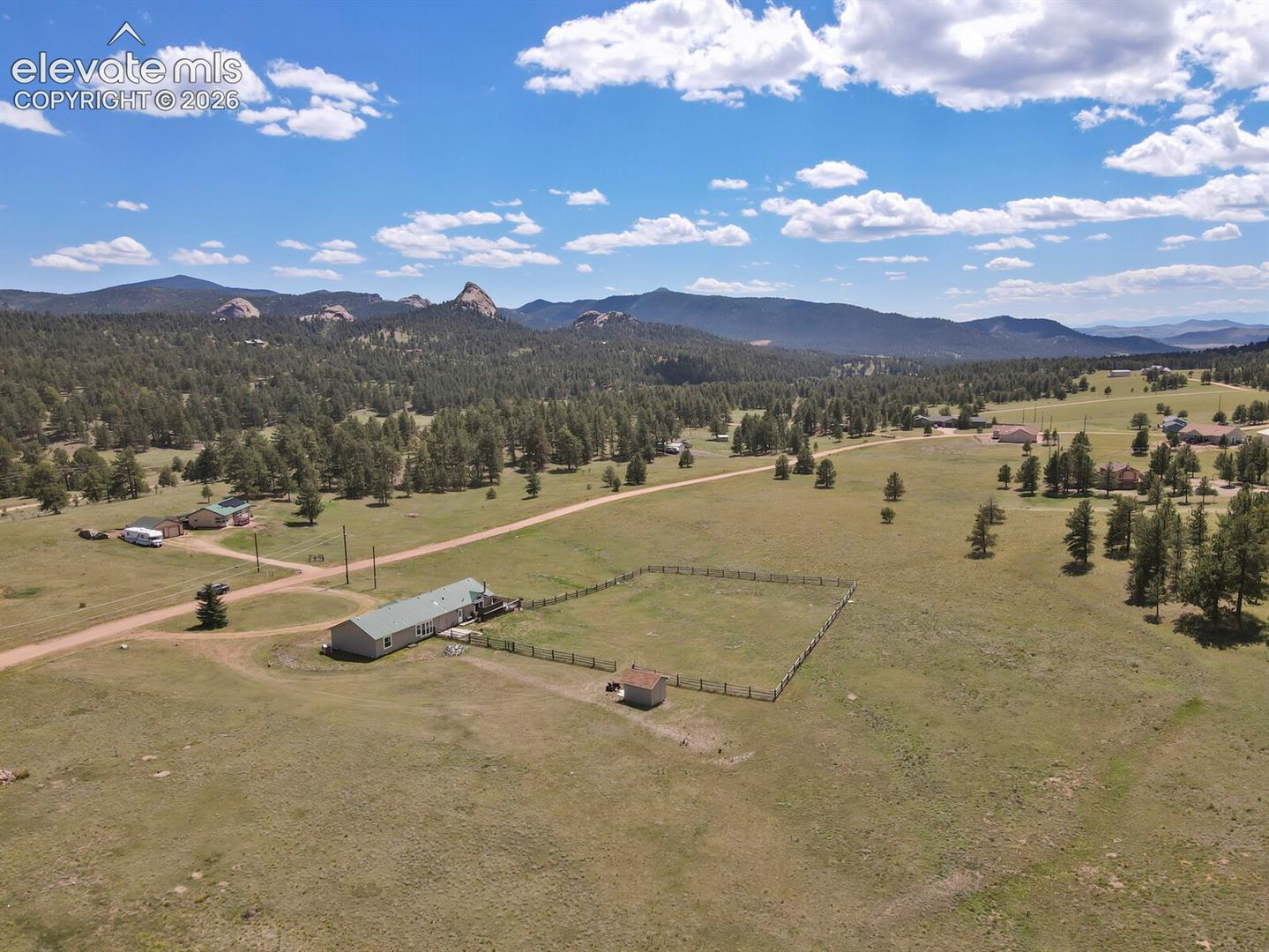 Listing photo 3 for 2329 Southpark Road