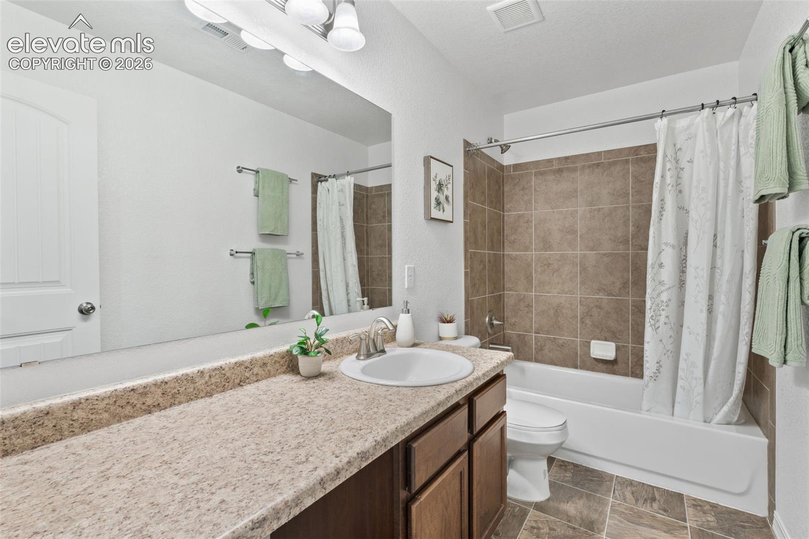 Listing photo 36 for 421 Autumn Place
