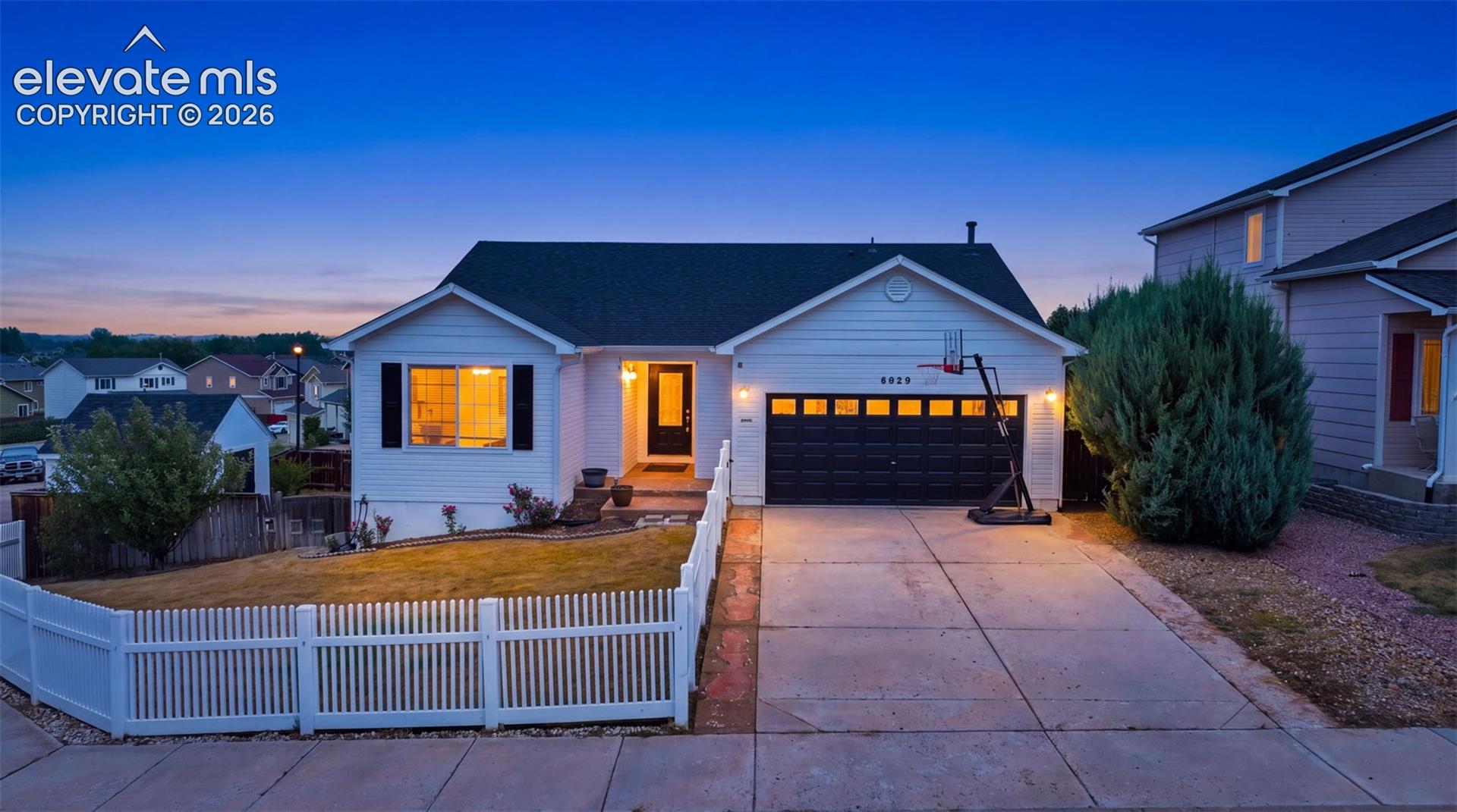 Listing photo 32 for 8929 Celebrity Court