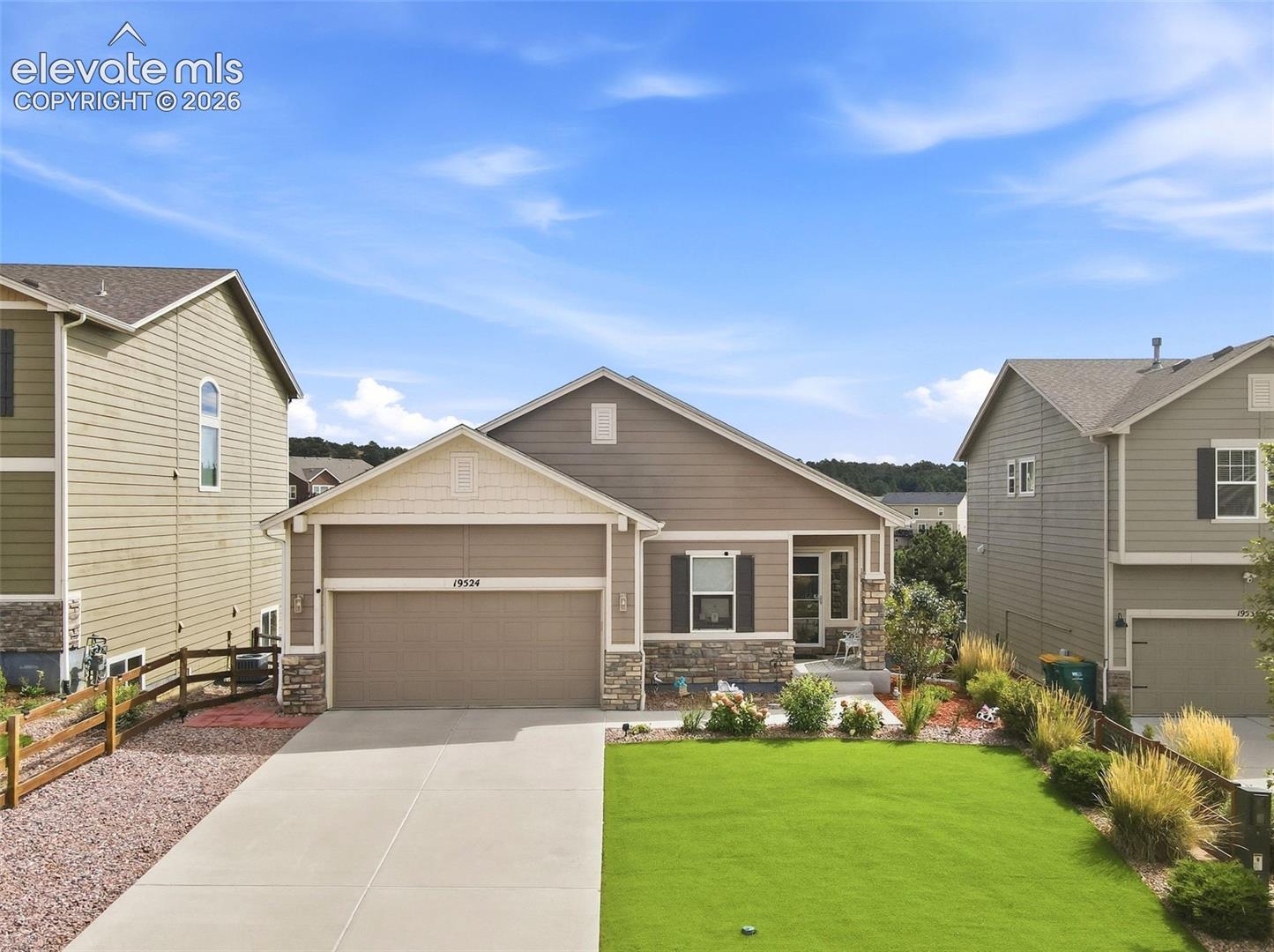 Listing photo 4 for 19524 Lindenmere Drive