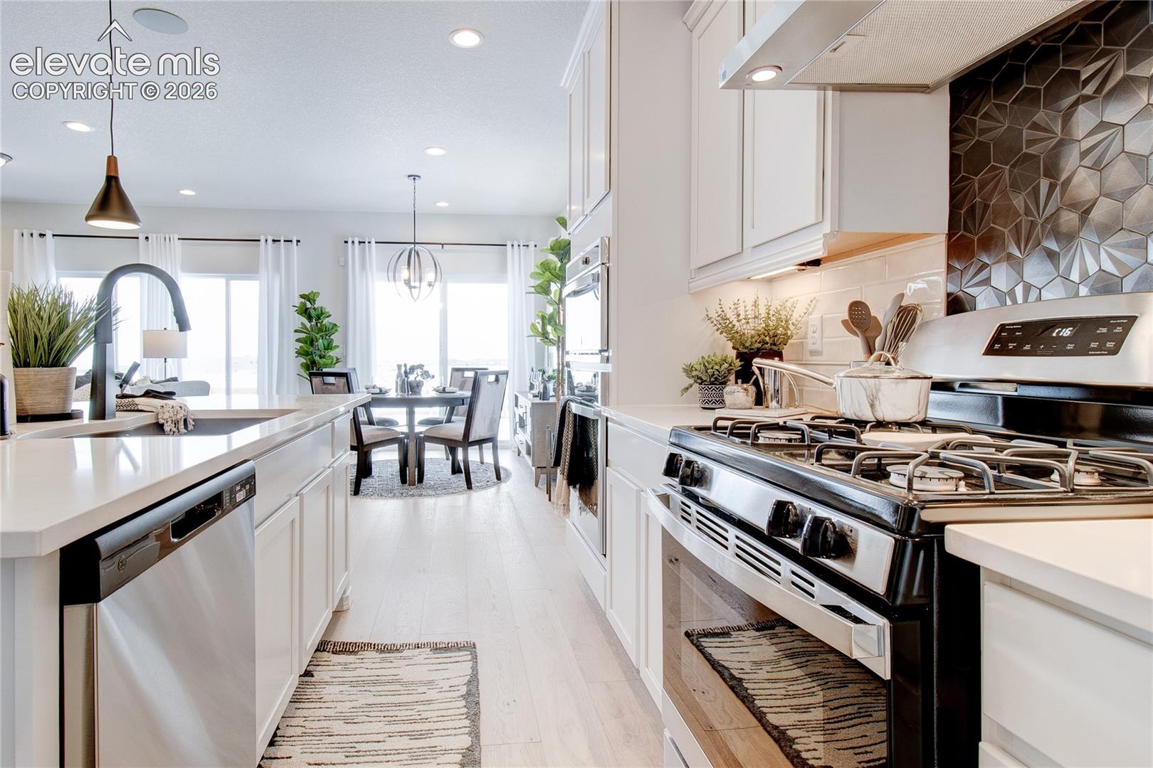 Listing photo 14 for 9116 Buffaloberry Drive