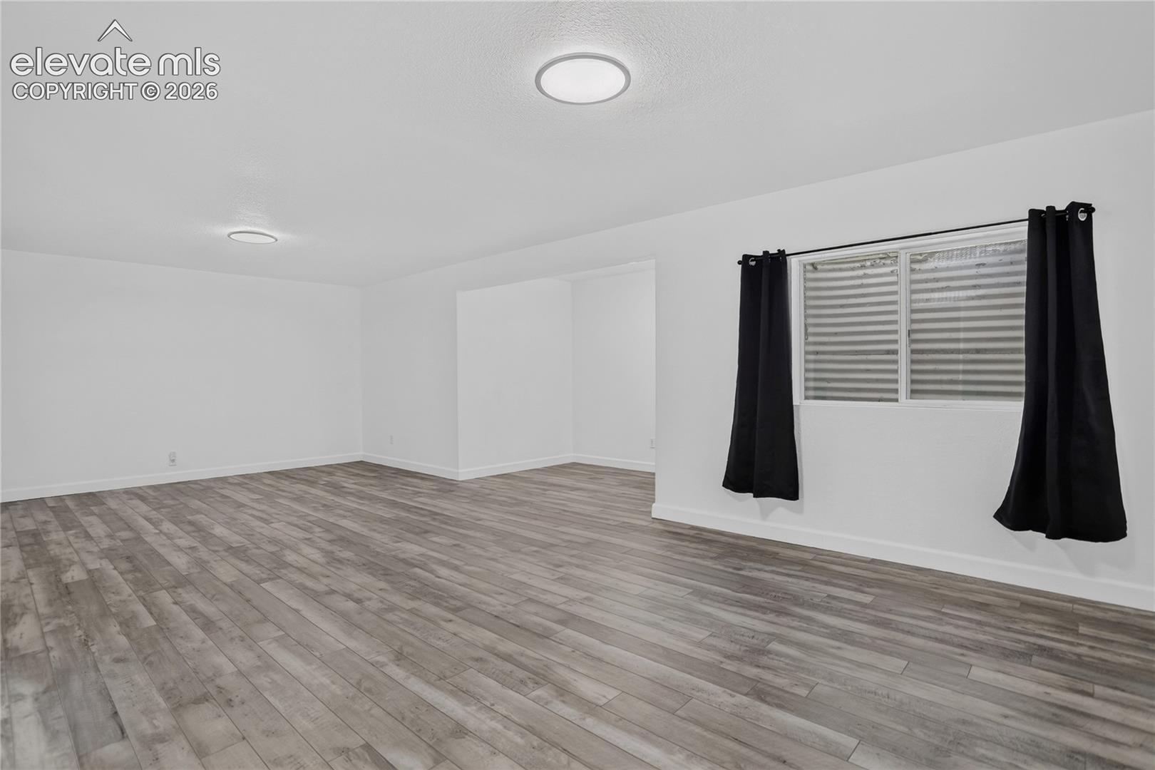 Listing photo 12 for 2250 Heathercrest Drive
