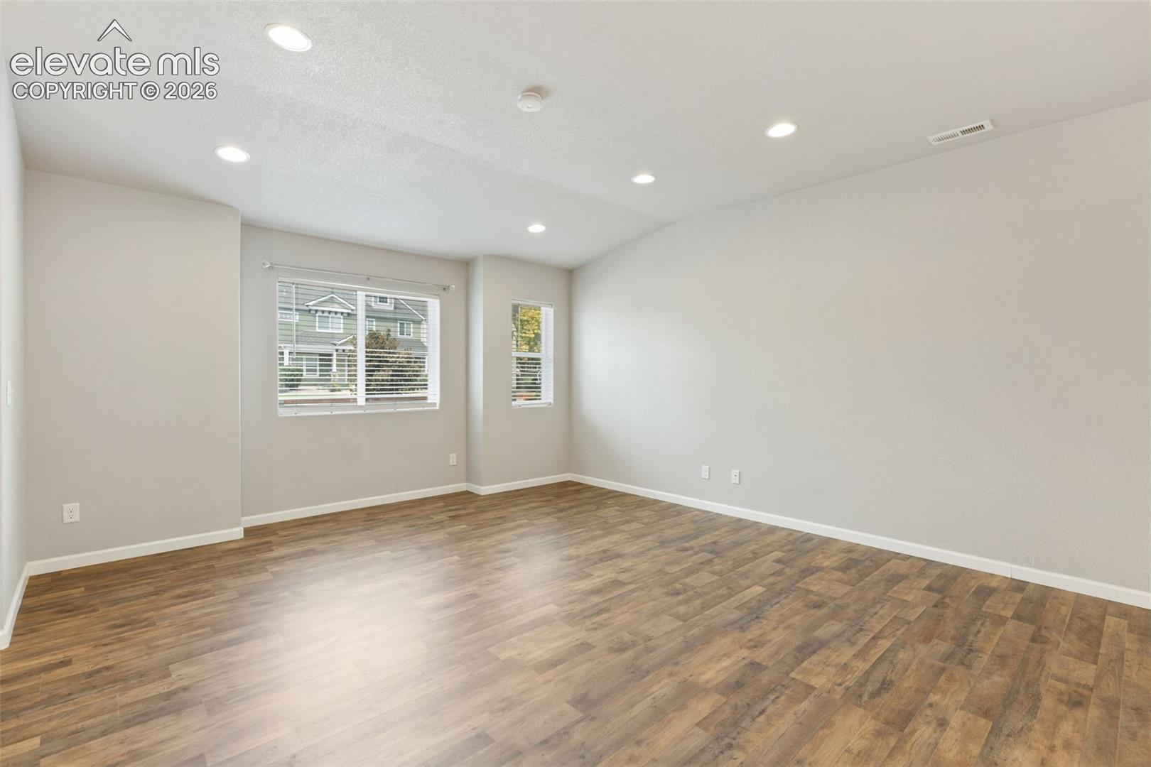 Listing photo 8 for 6181 Old Glory Drive