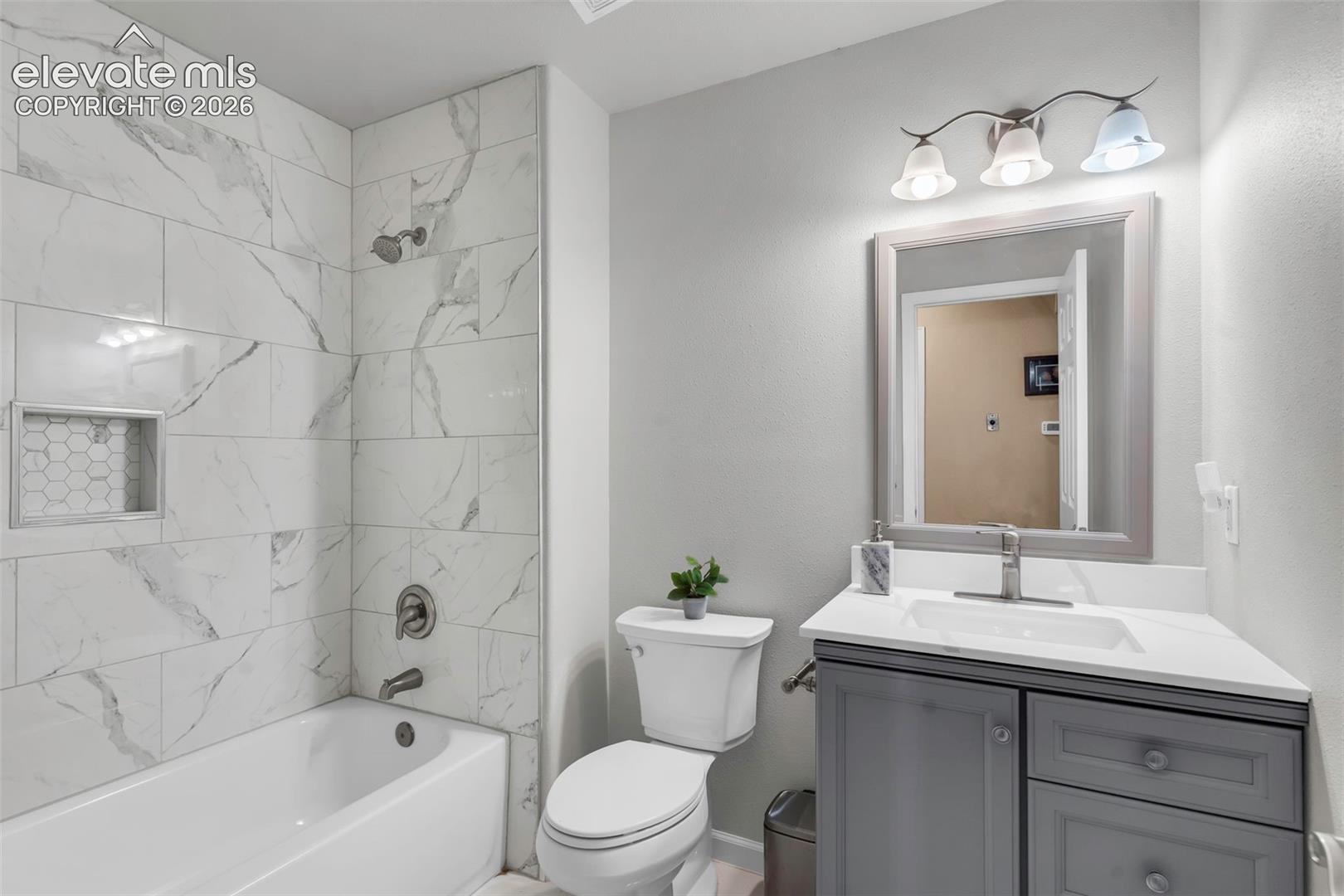 Listing photo 15 for 1172 W Bella Casa Drive