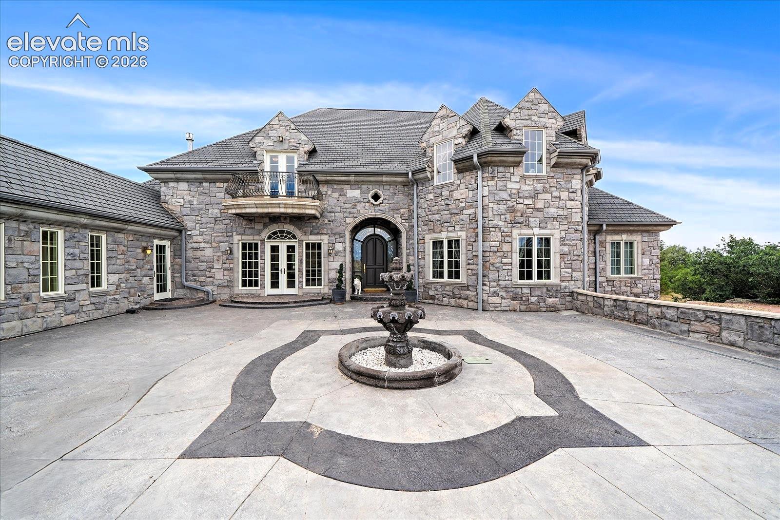 Listing photo 3 for 1175 Castle Pointe Drive