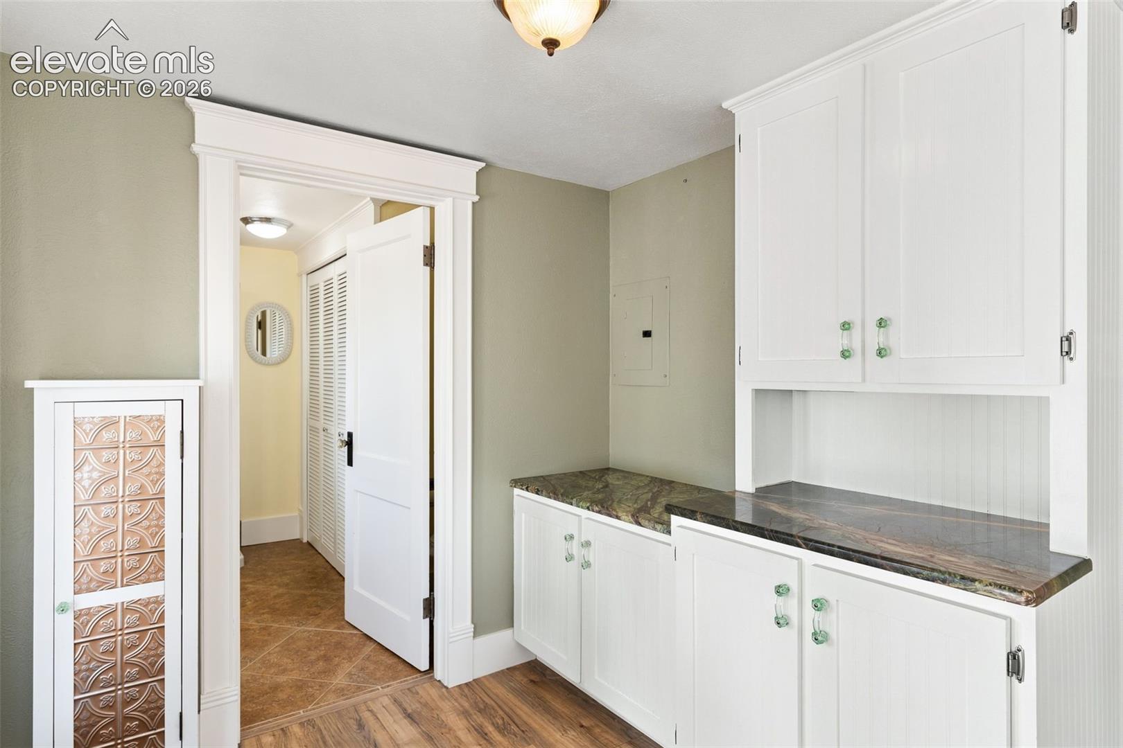 Listing photo 11 for 514 Custer Avenue