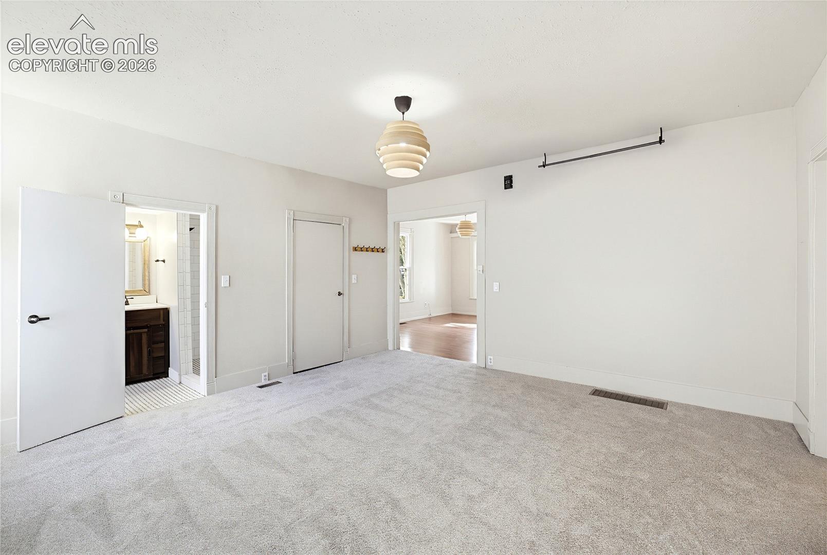 Listing photo 11 for 621 E Cache La Poudre Street