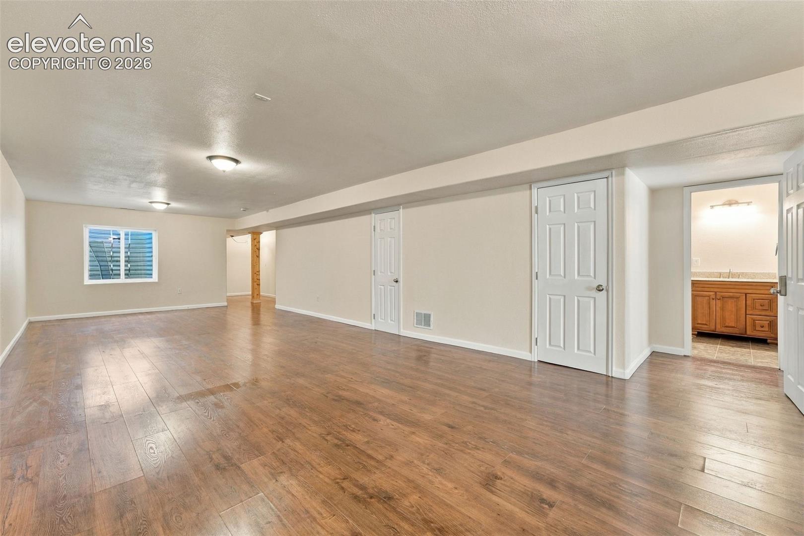Listing photo 26 for 1385 N Challenger Drive