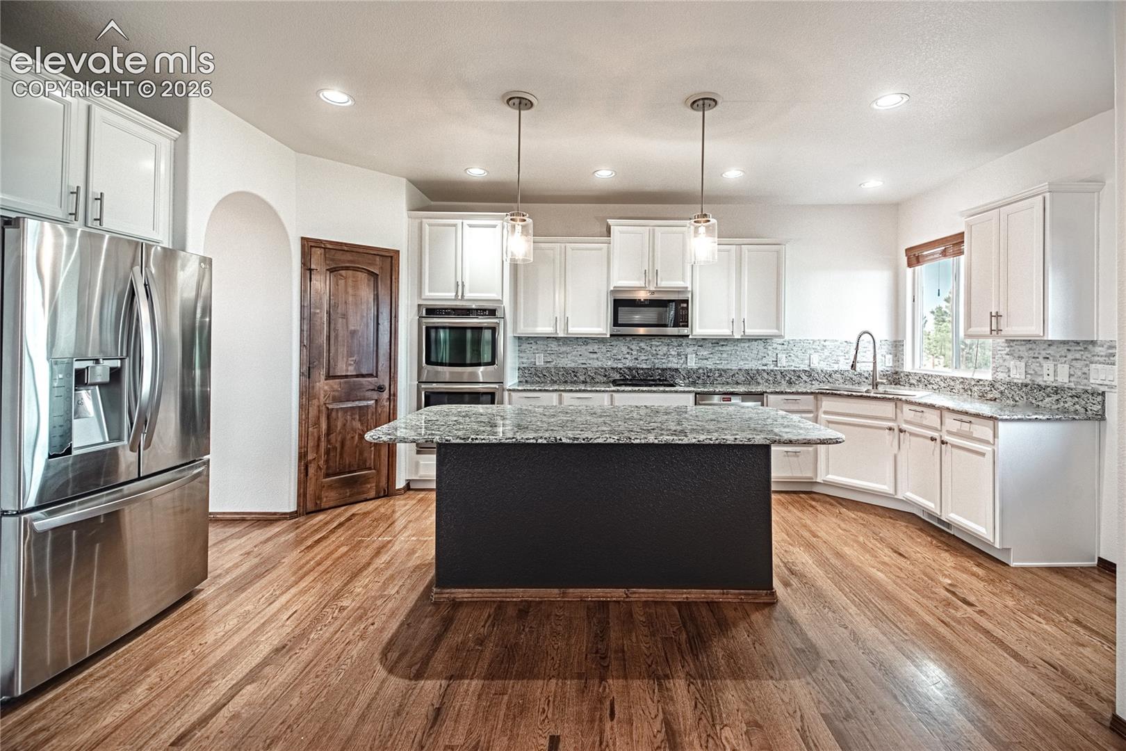 Listing photo 13 for 11824 Black Hills Drive