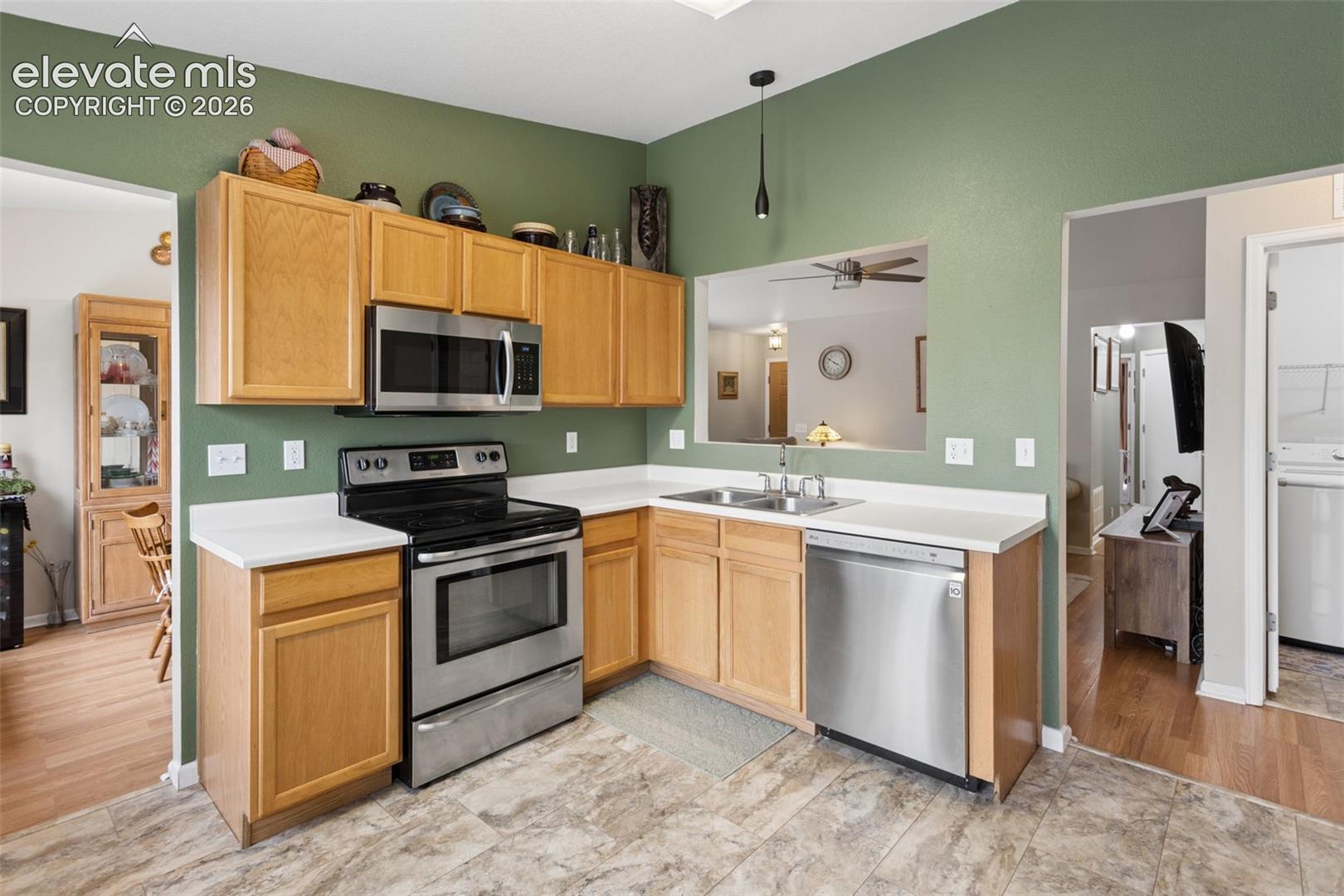 Listing photo 12 for 9351 Bethpage Road