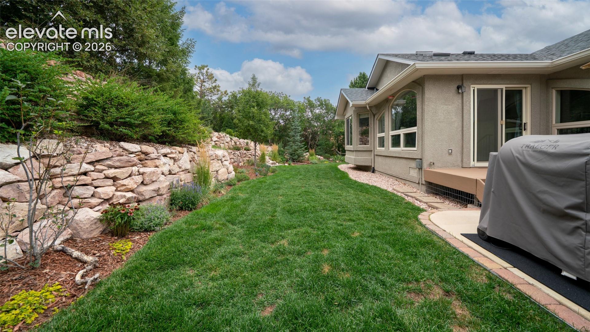Listing photo 35 for 40 Wuthering Heights Drive