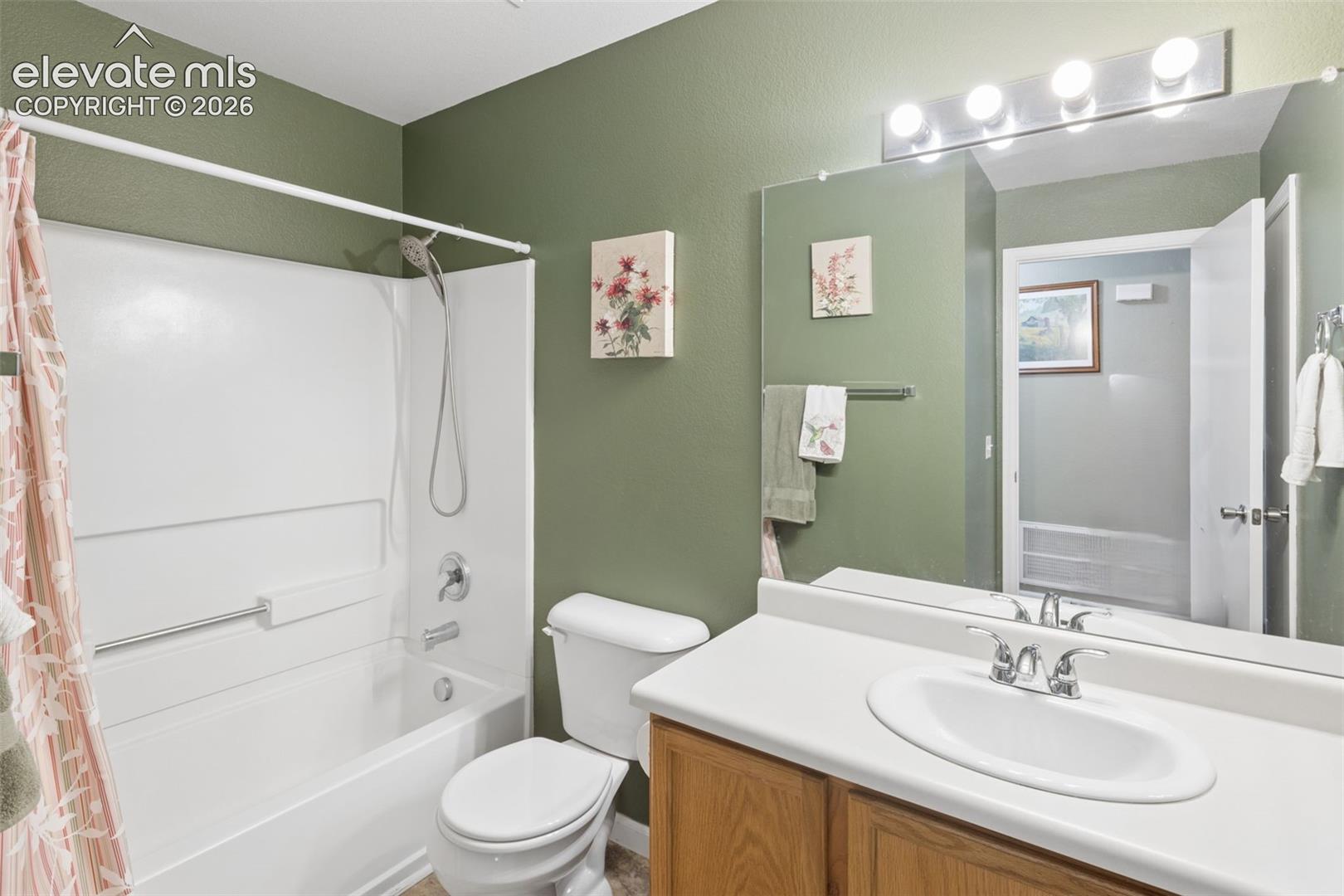 Listing photo 19 for 9351 Bethpage Road